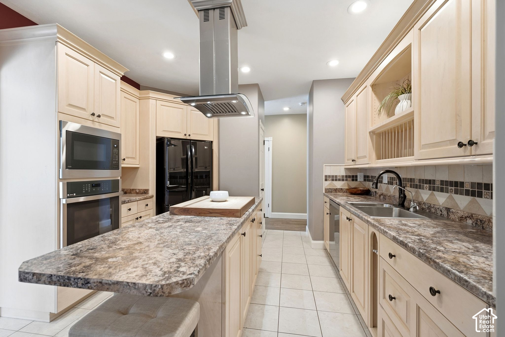 main property photo 13