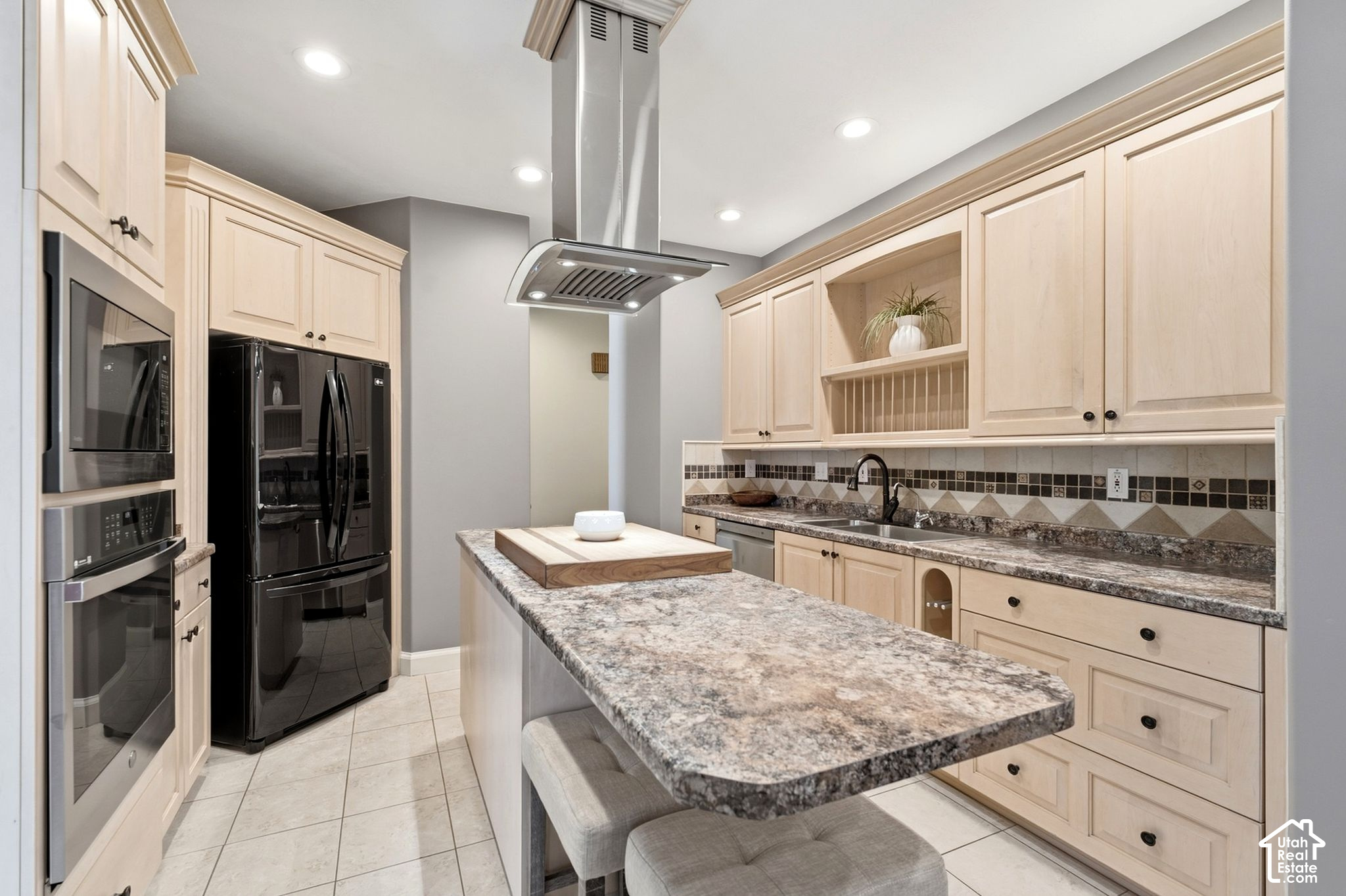 main property photo 15