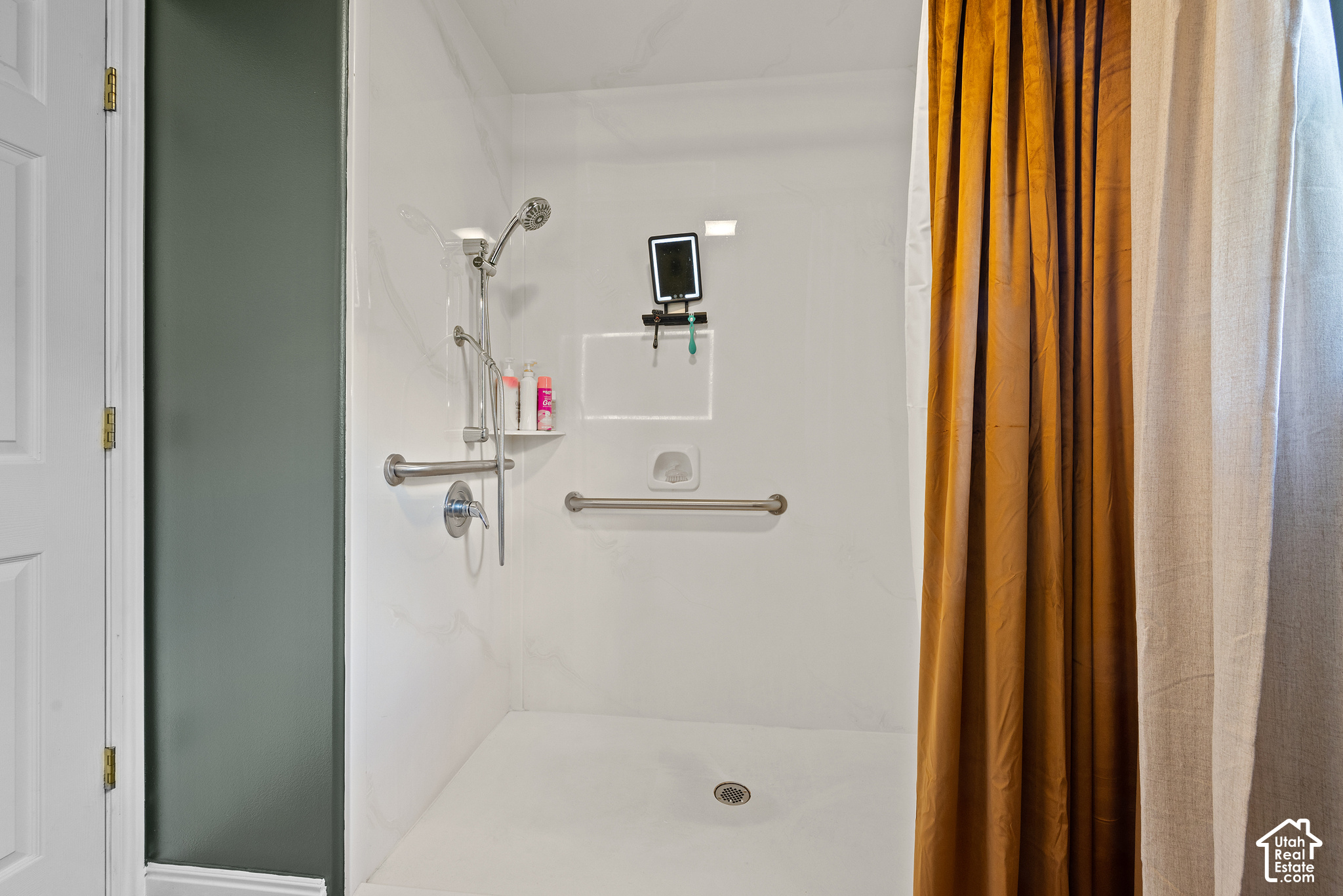 main property photo 28