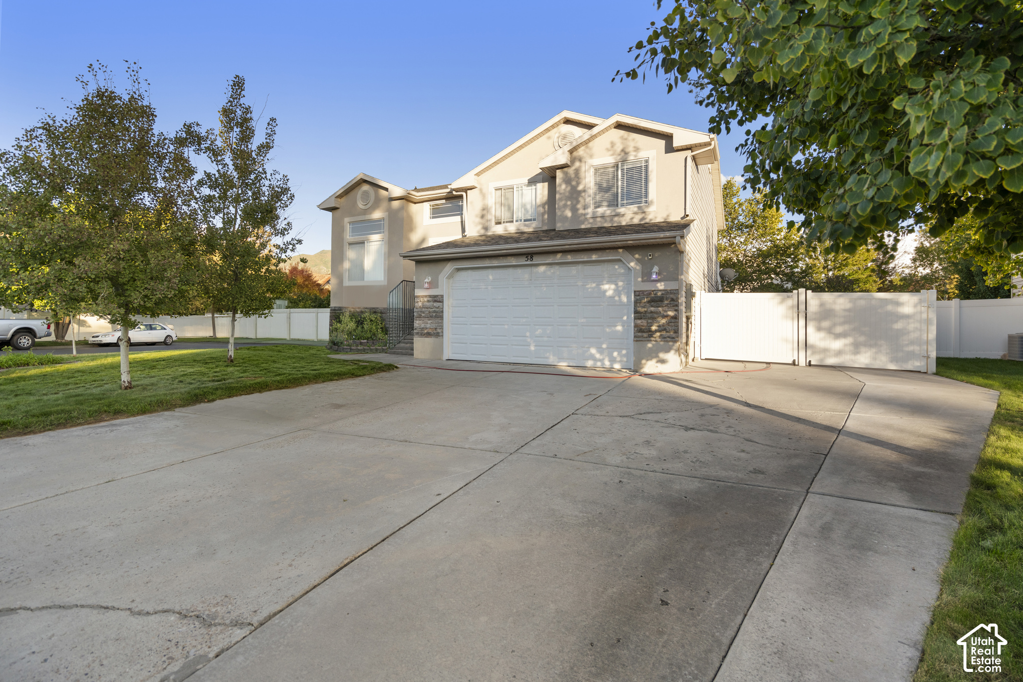 main property photo 28