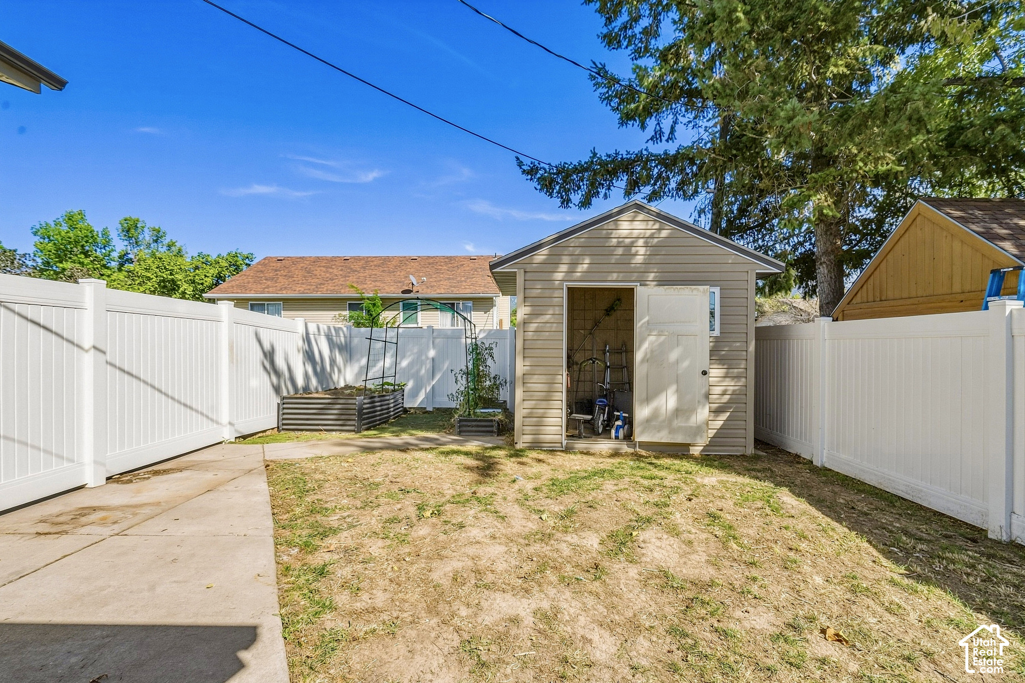 main property photo 33