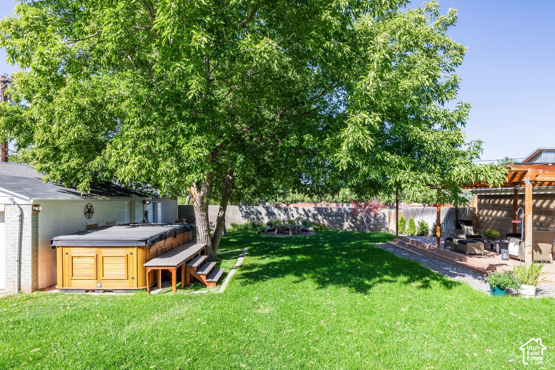 main property photo 23