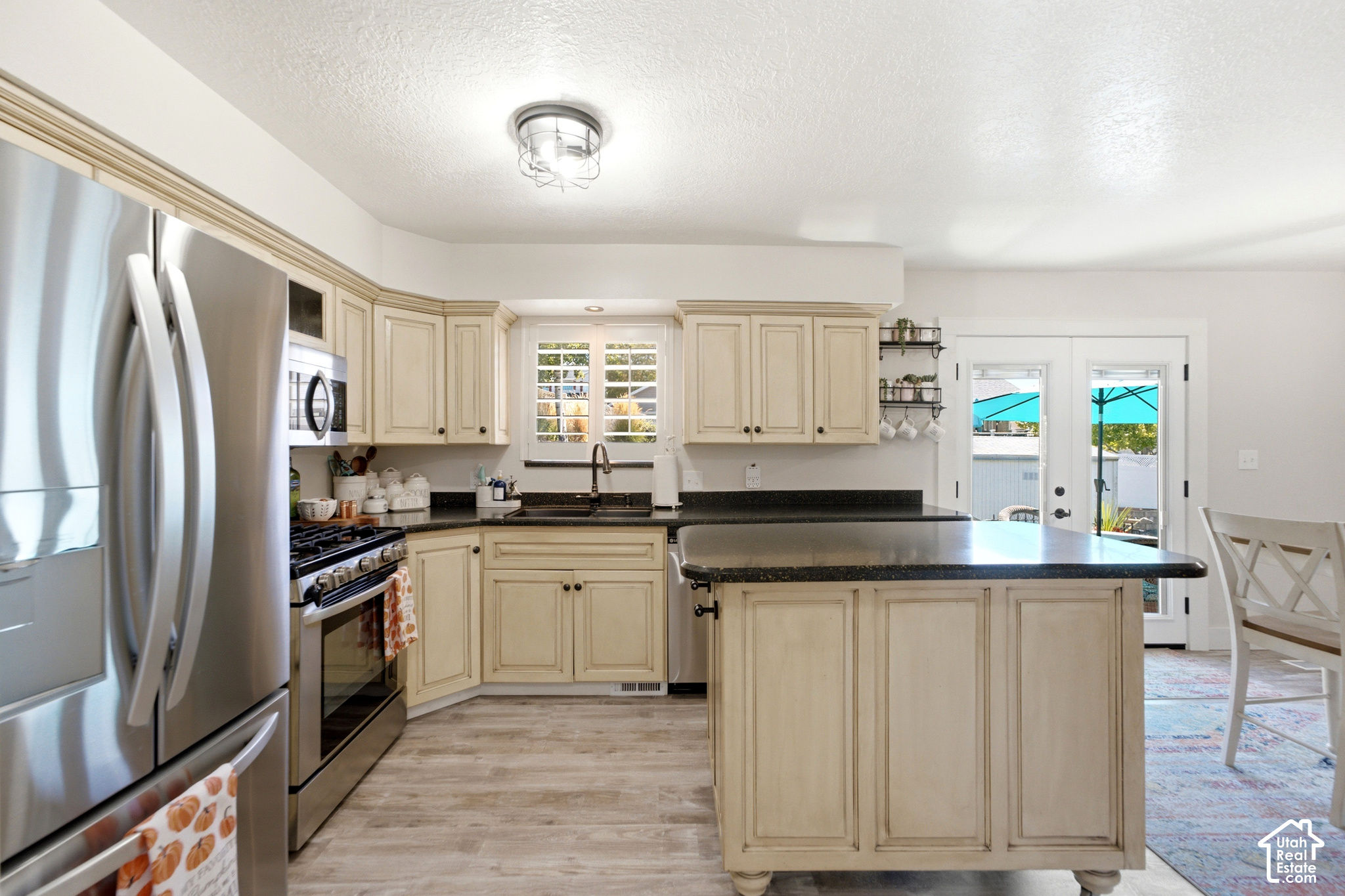 main property photo 18
