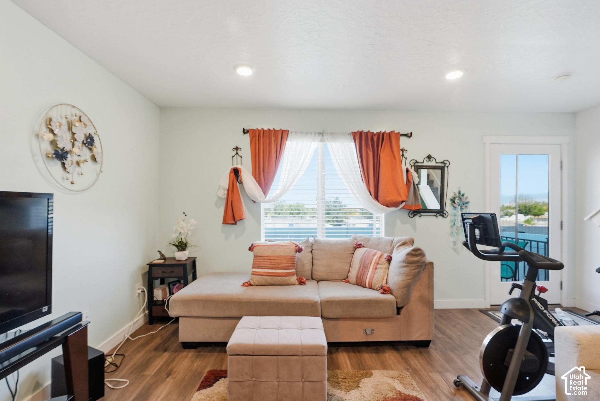 main property photo 5