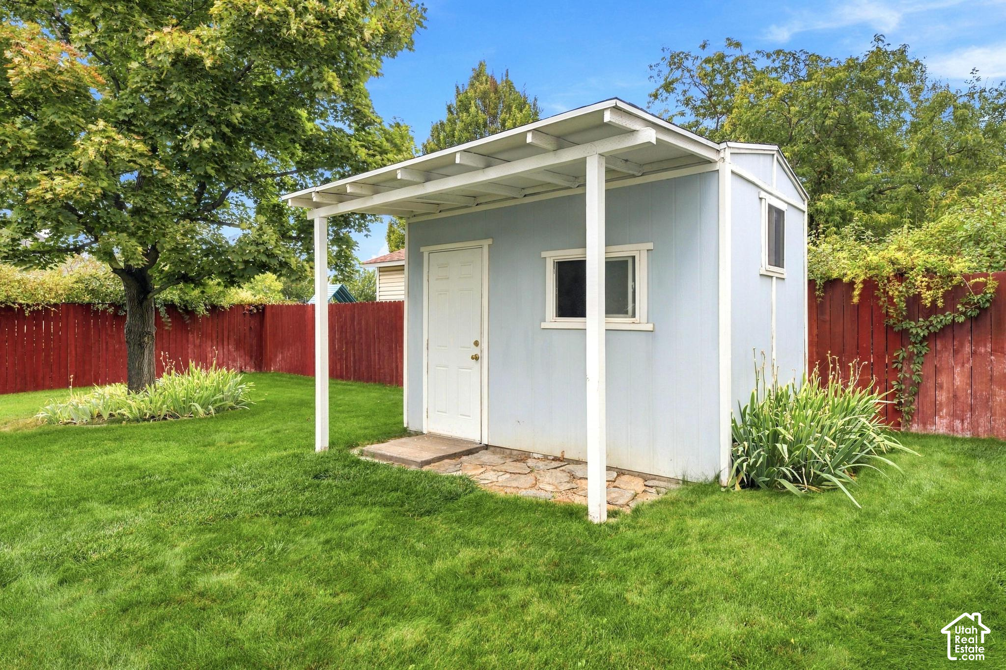 main property photo 28