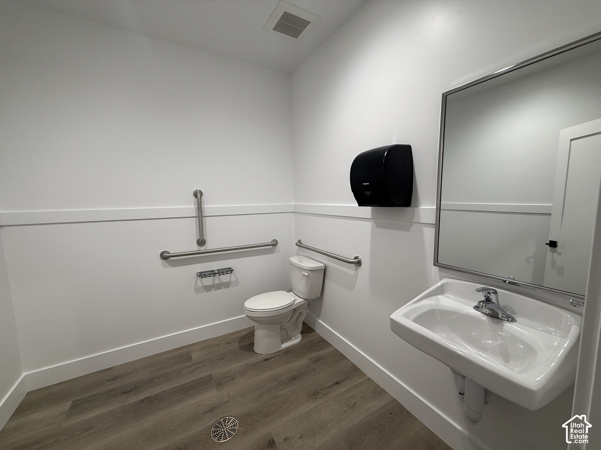 main property photo 16