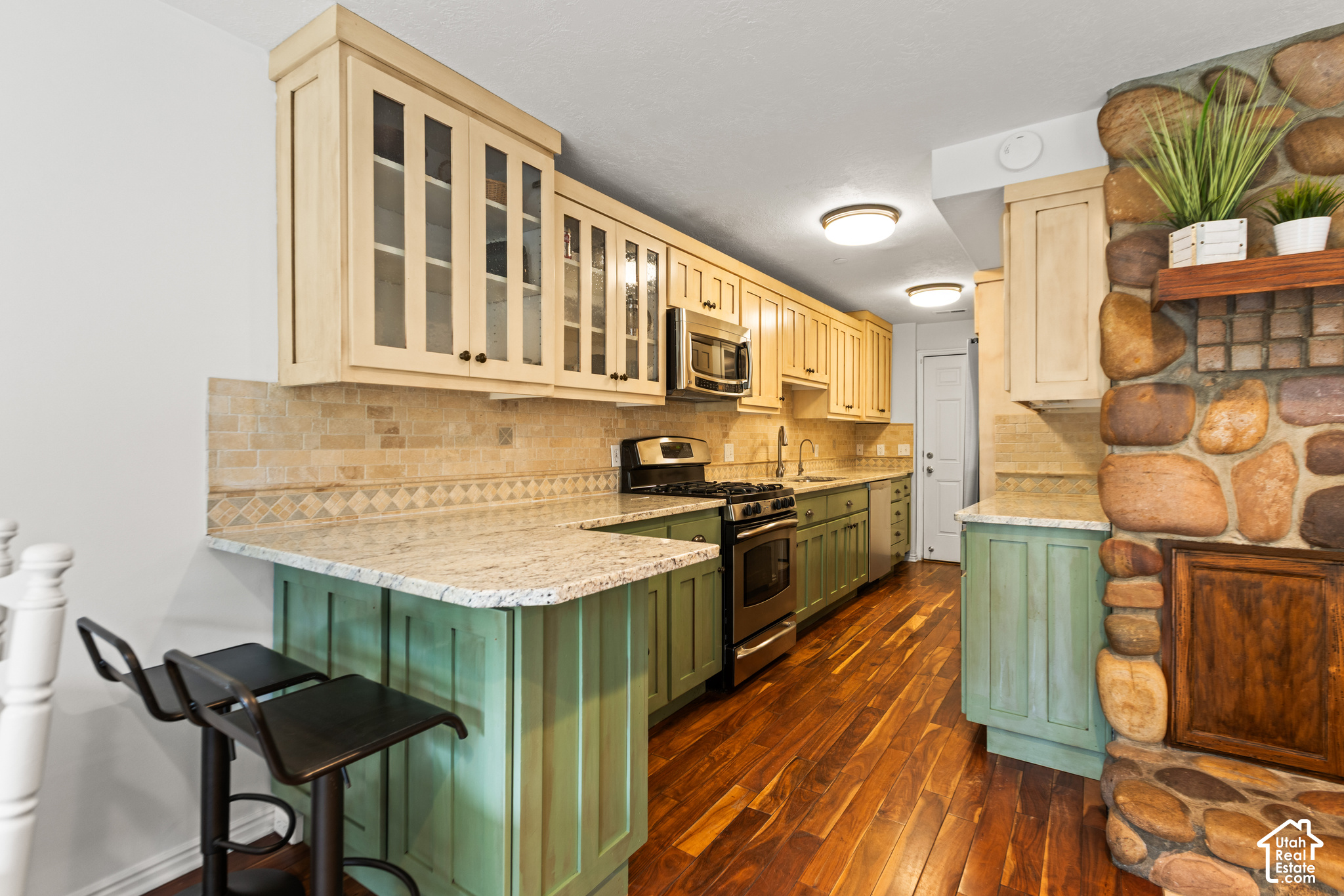 main property photo 10