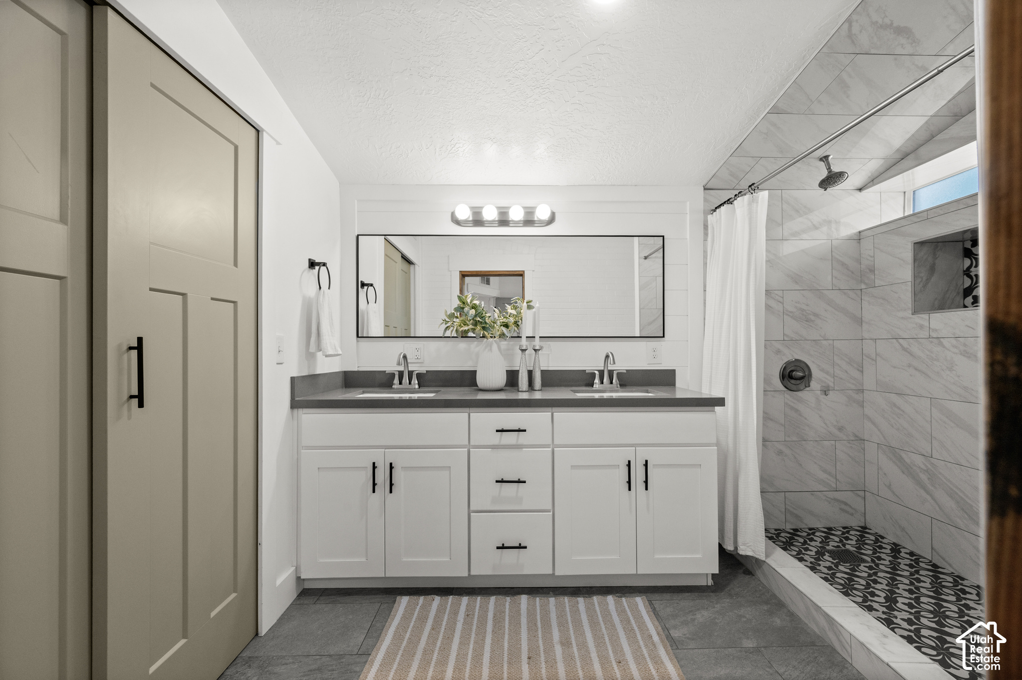 property viewer photo 12