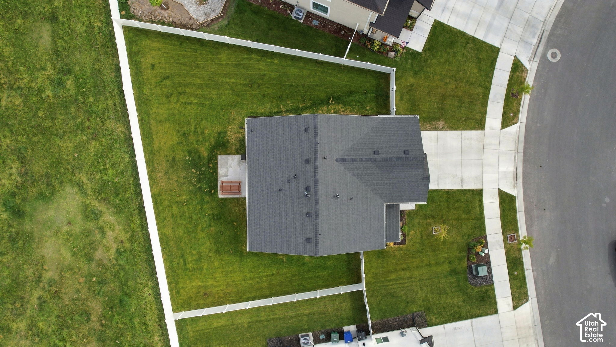 main property photo 40