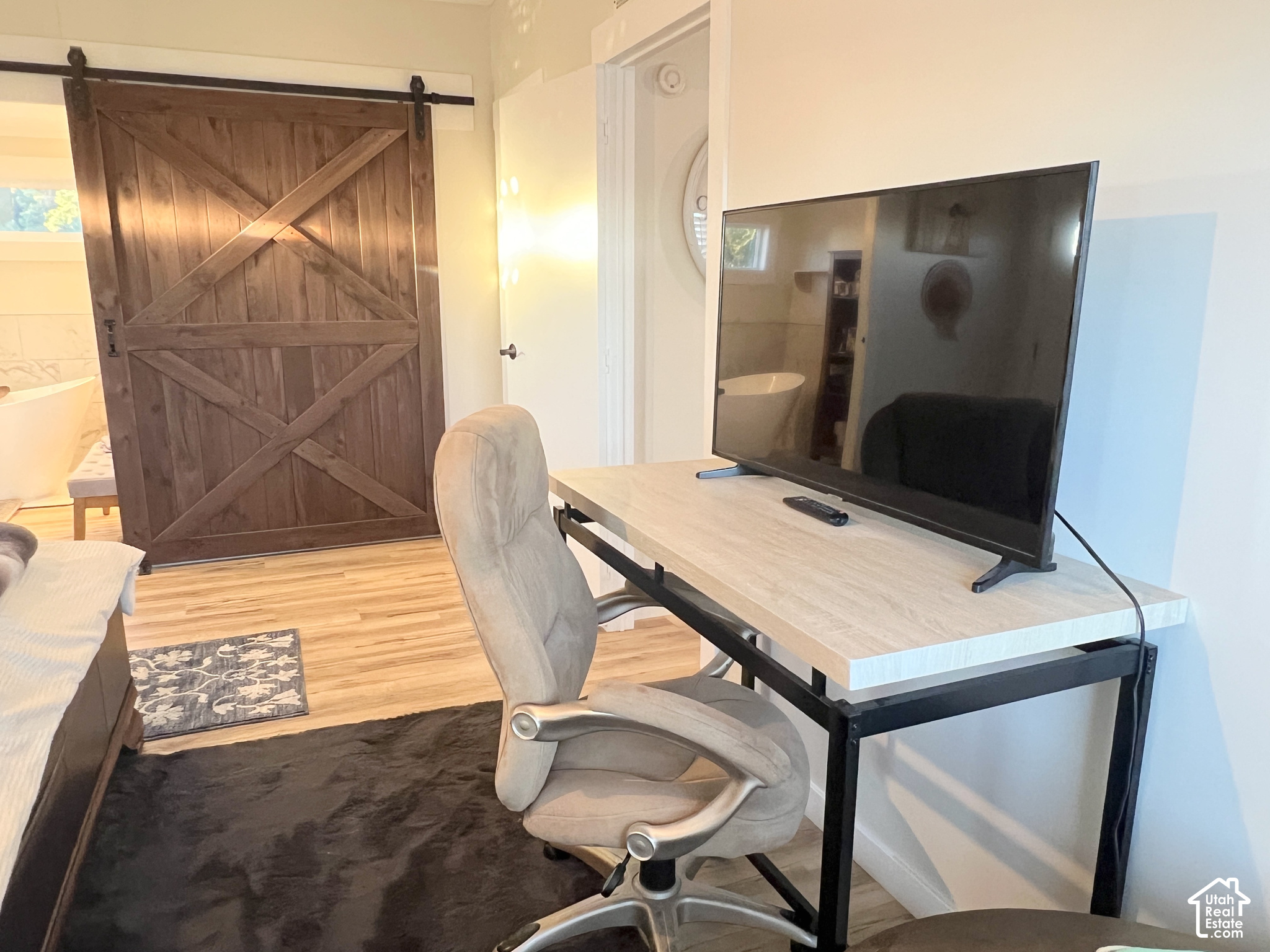 main property photo 23