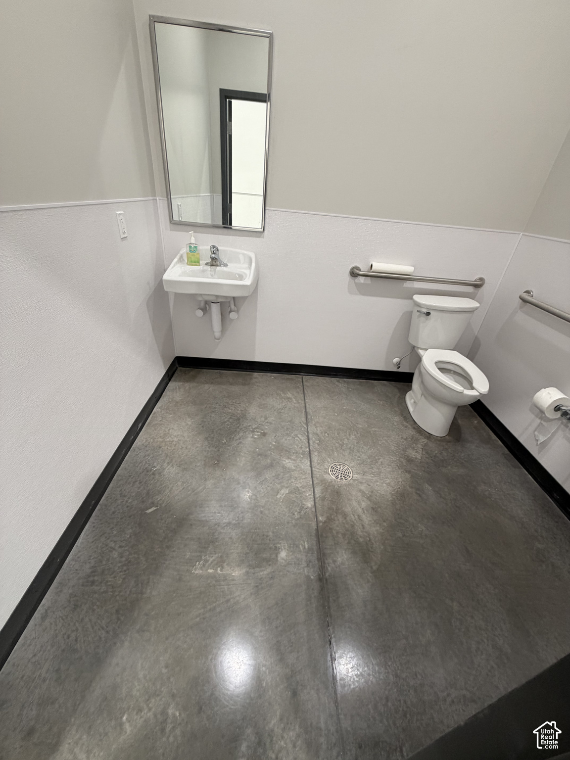 main property photo 10