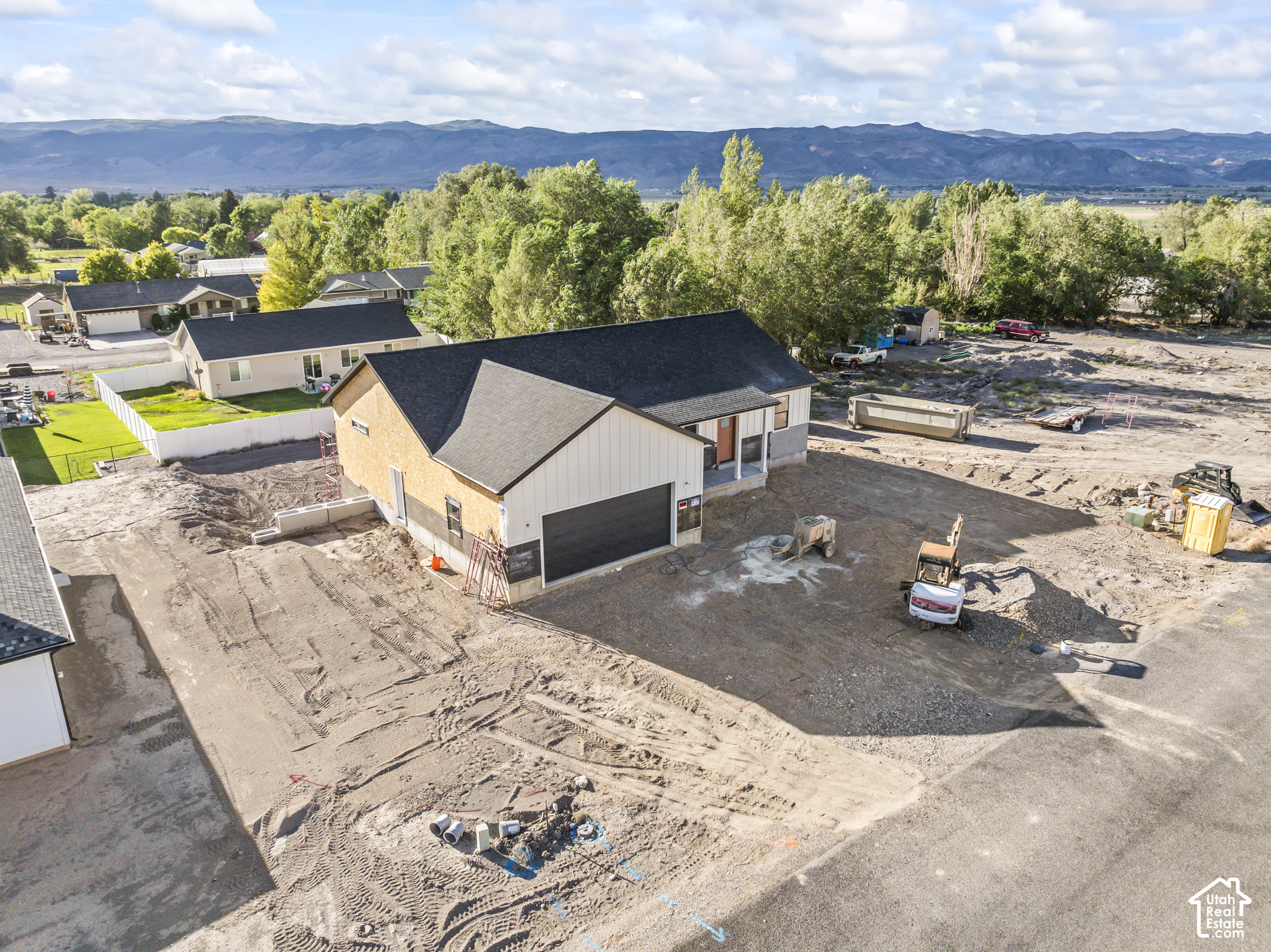 main property photo 50