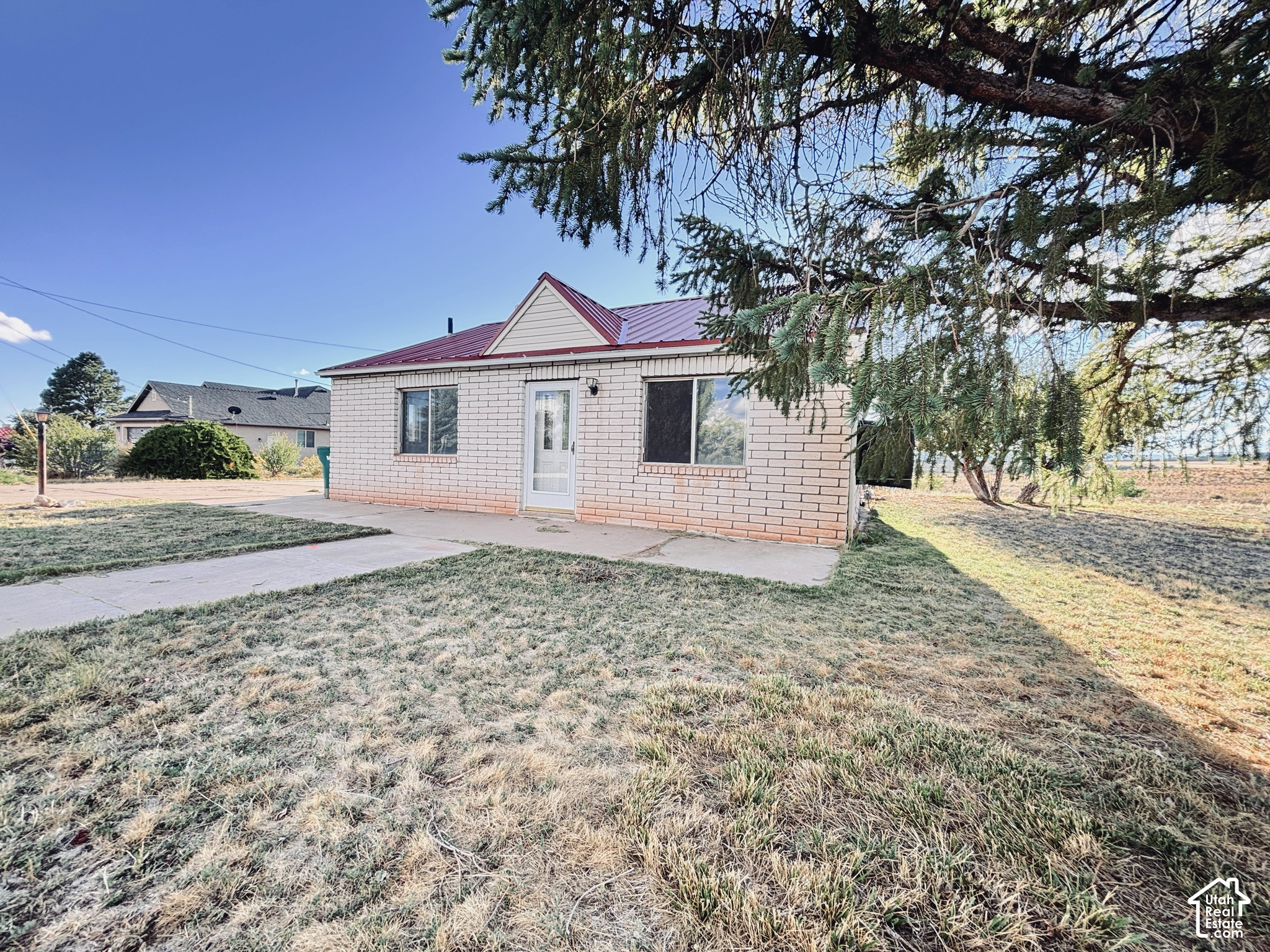 main property photo 28
