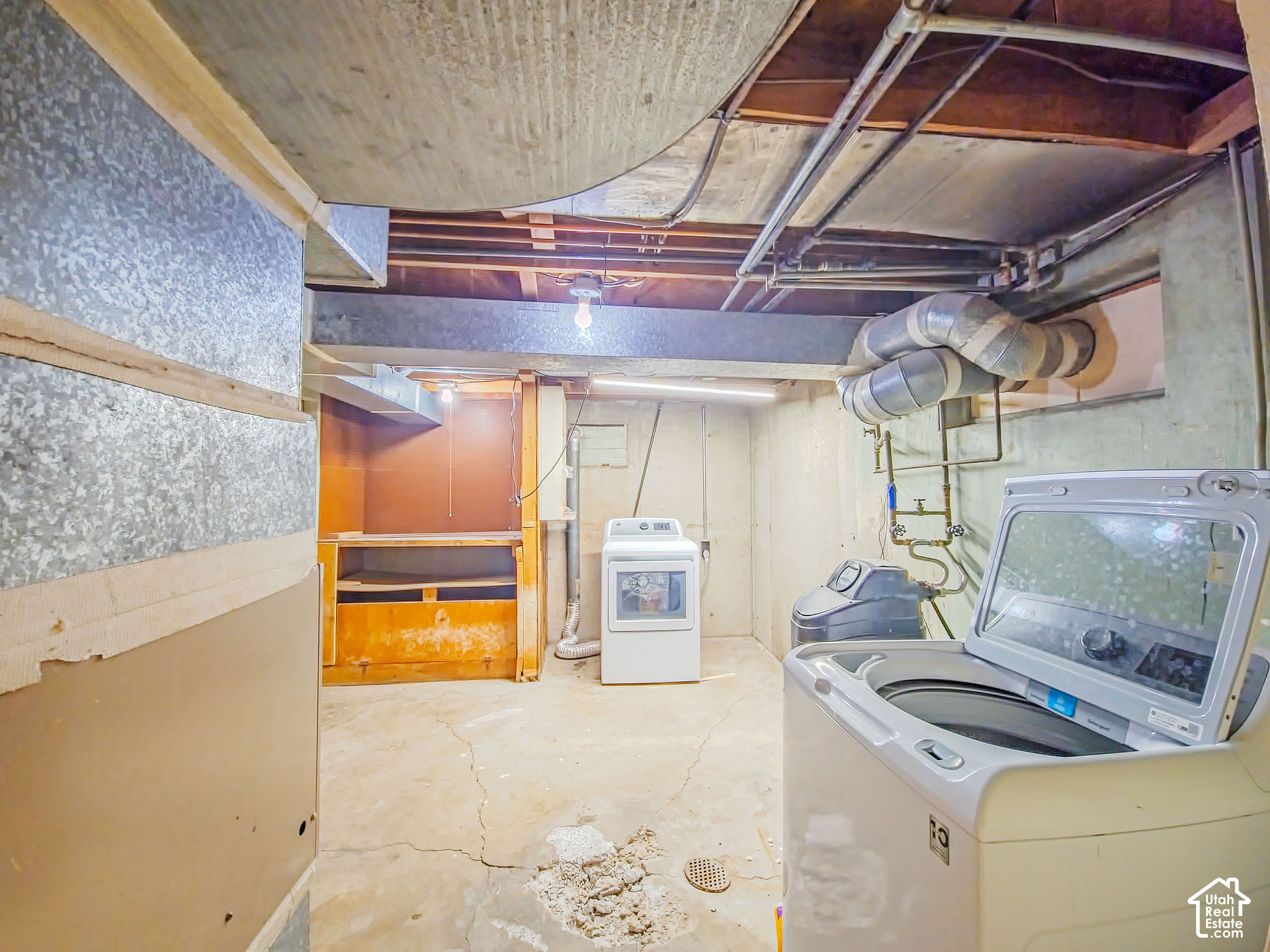 main property photo 40