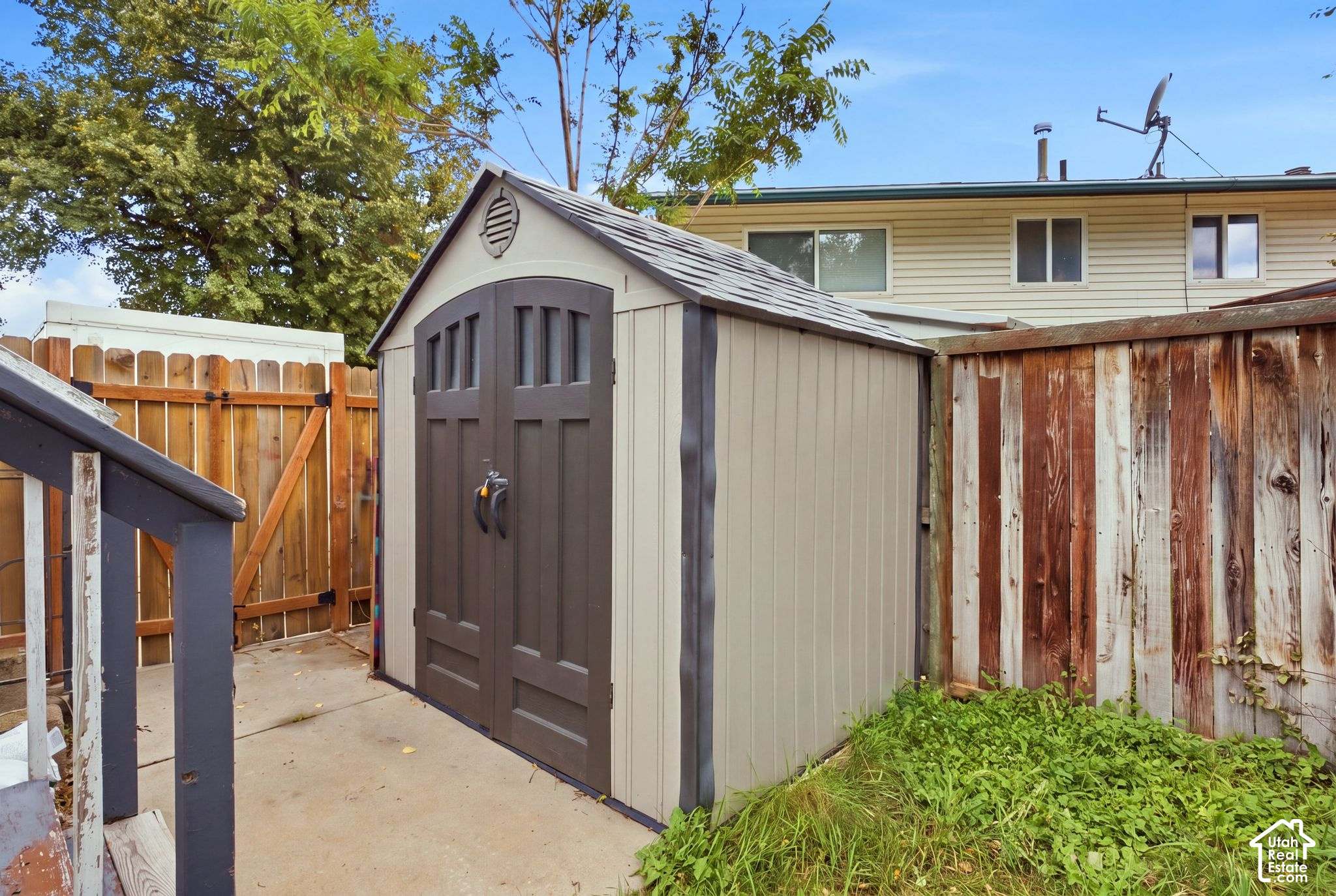 main property photo 28