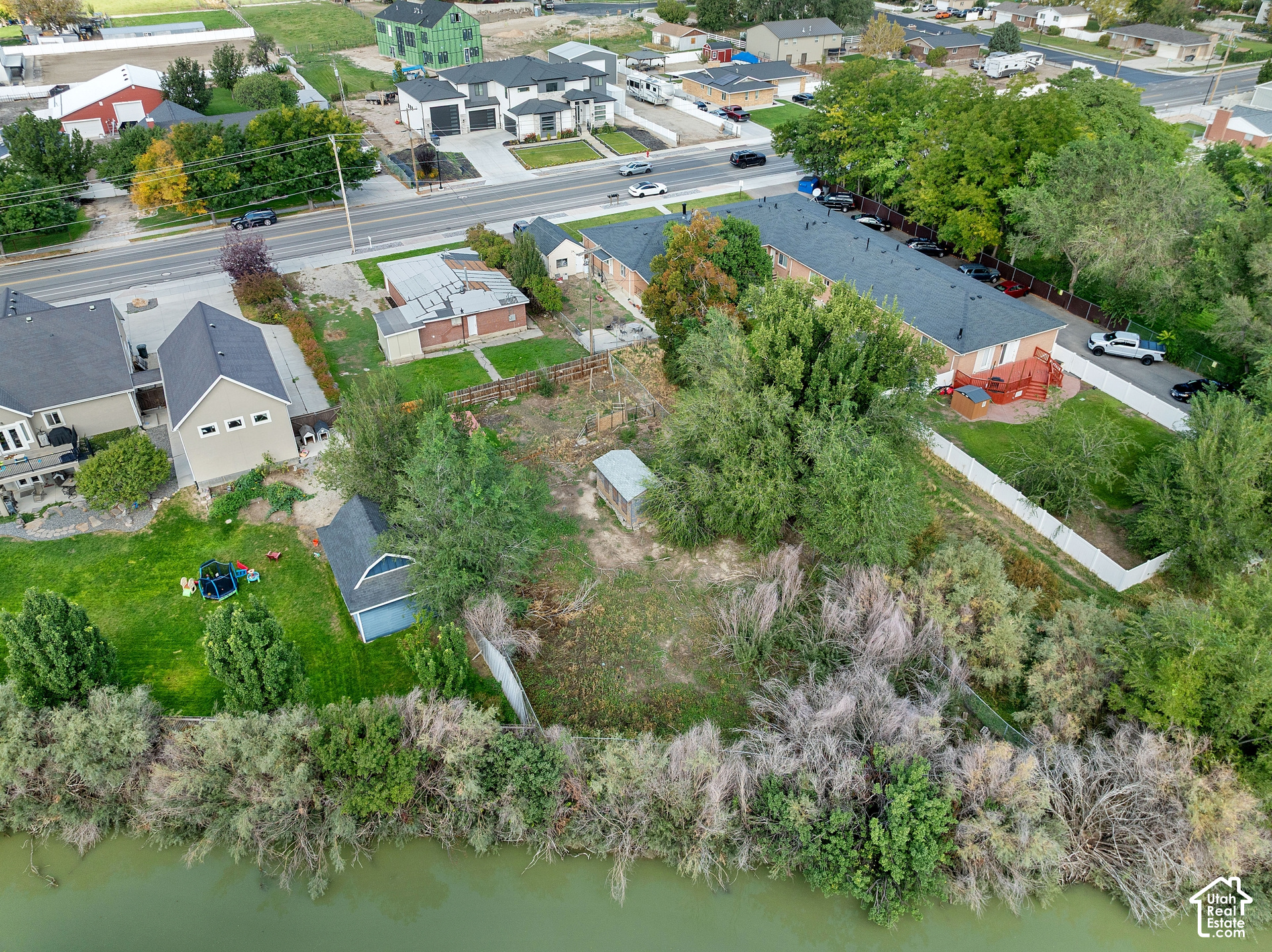 main property photo 20