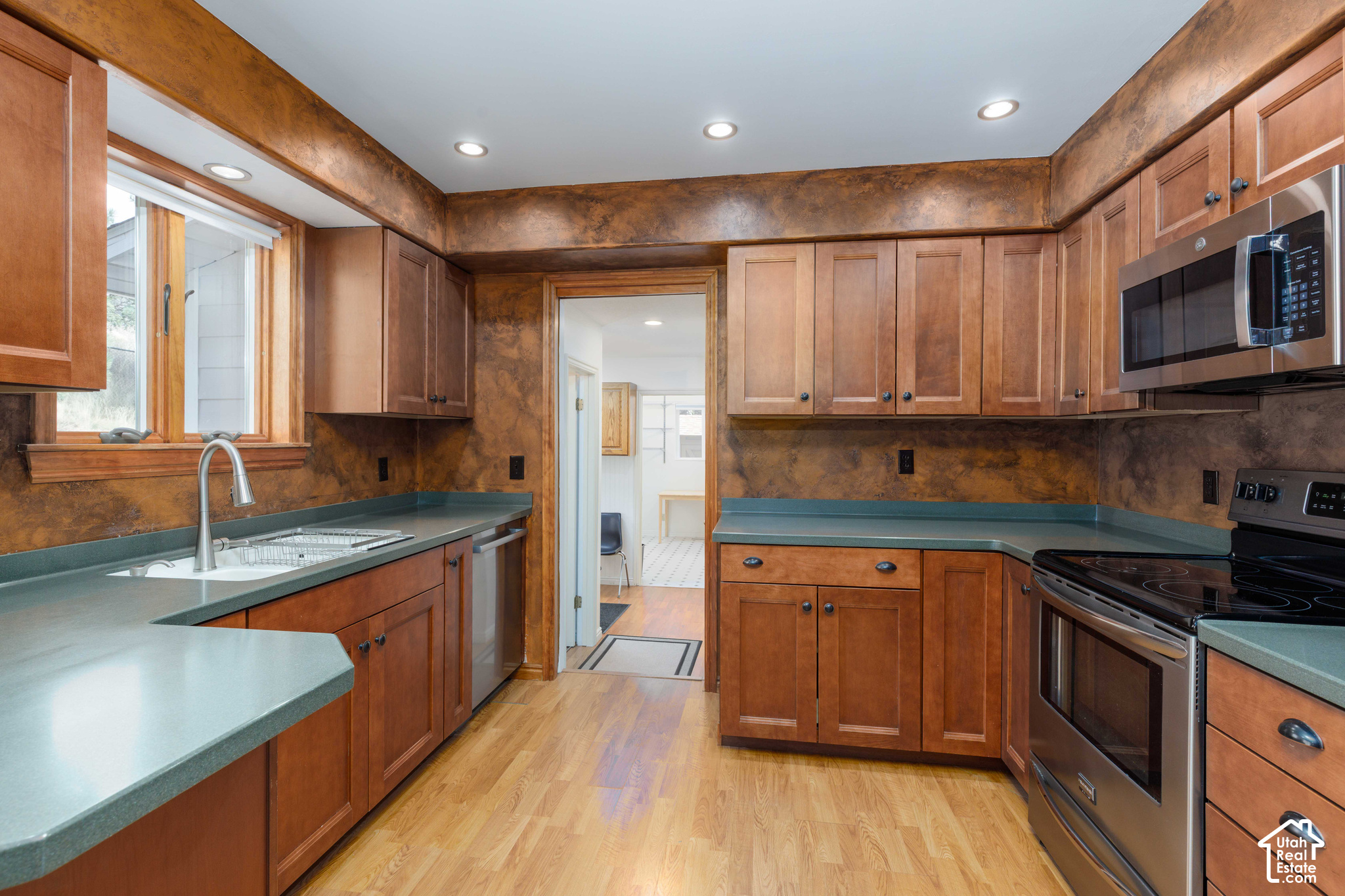 main property photo 10