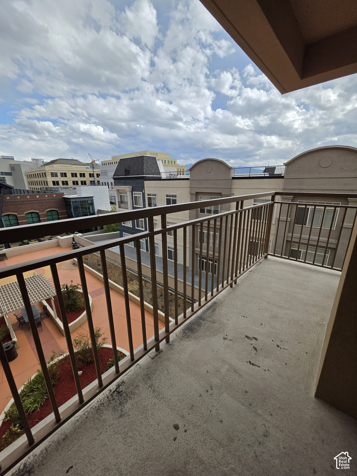 main property photo 10