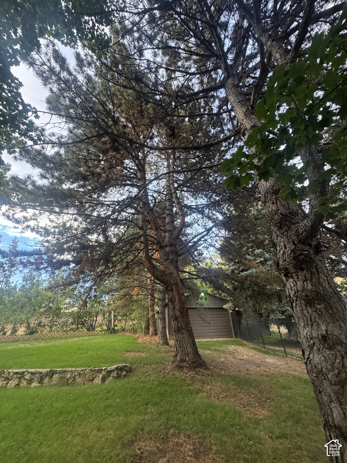 main property photo 28