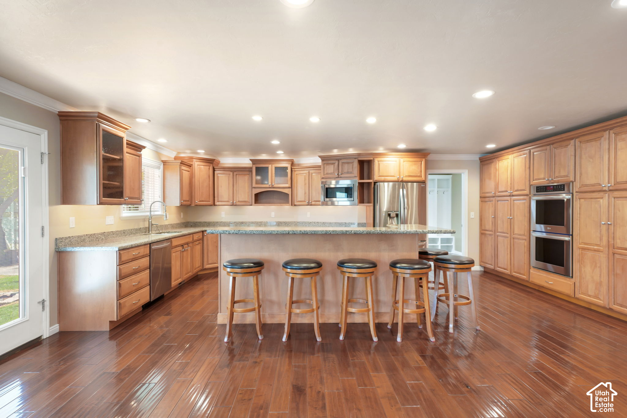 main property photo 4