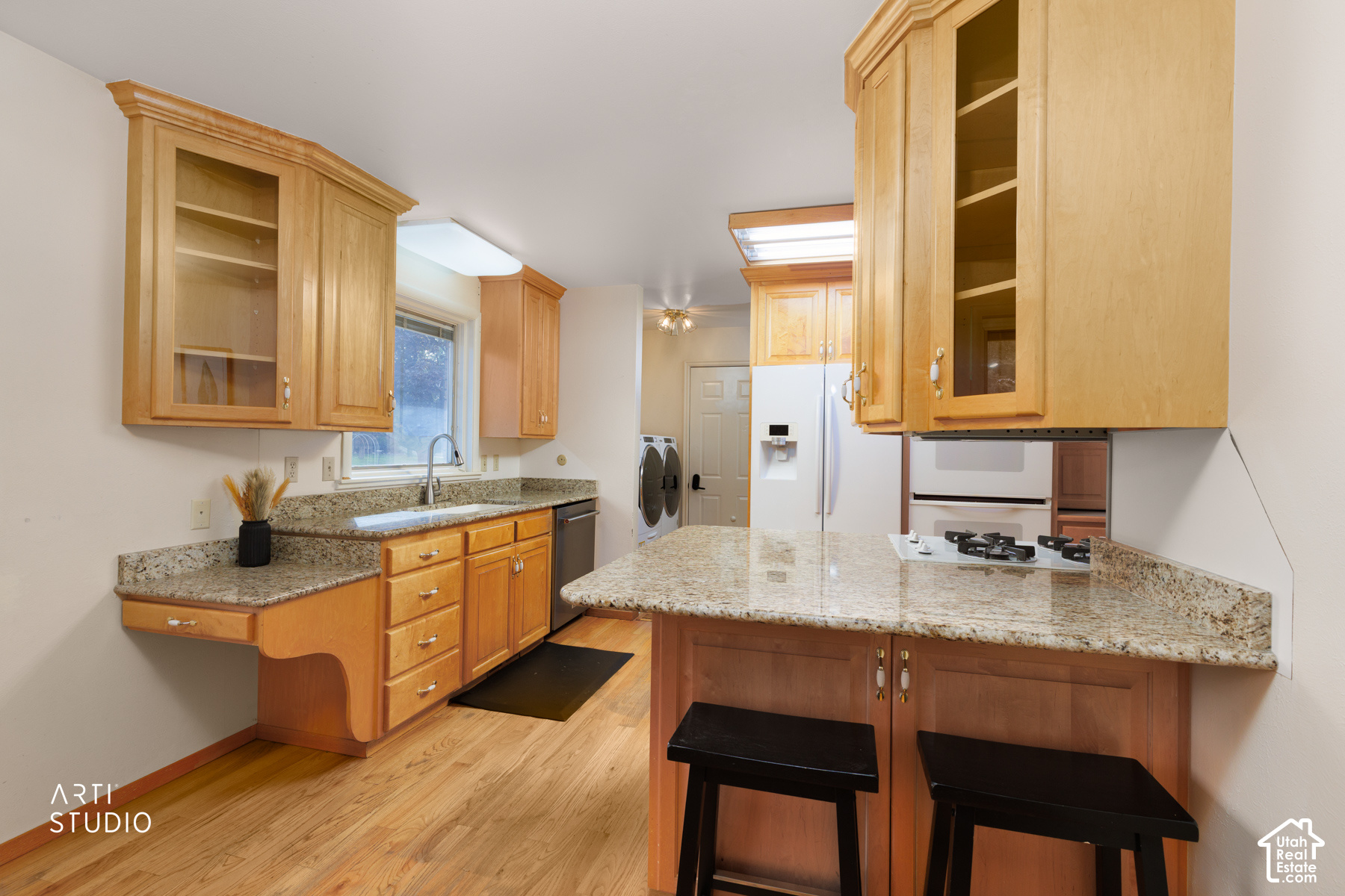 main property photo 10