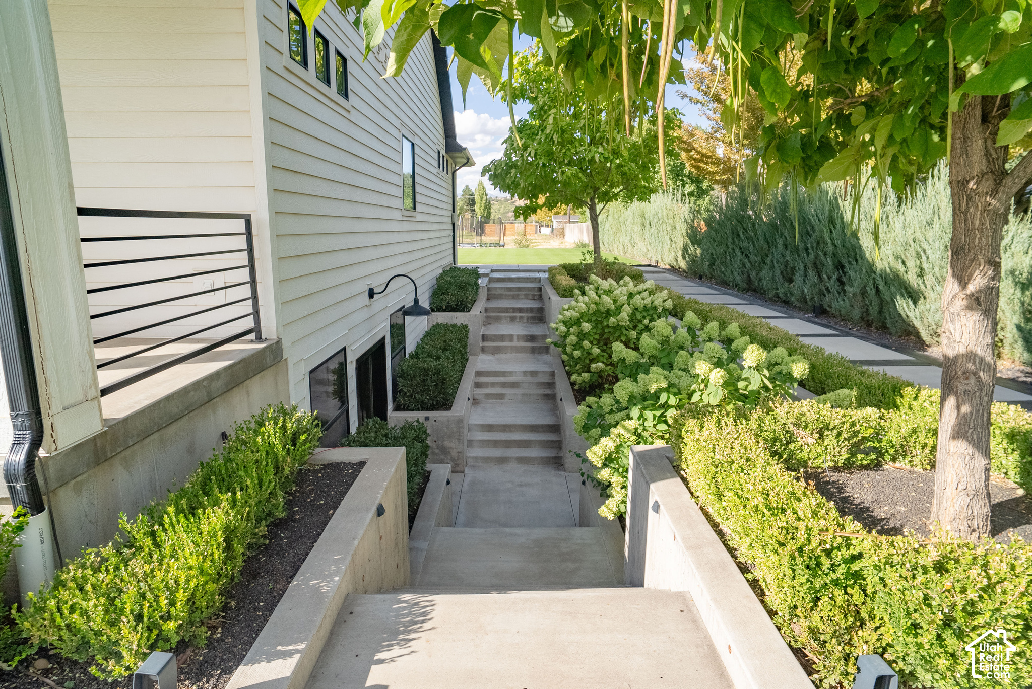 main property photo 50