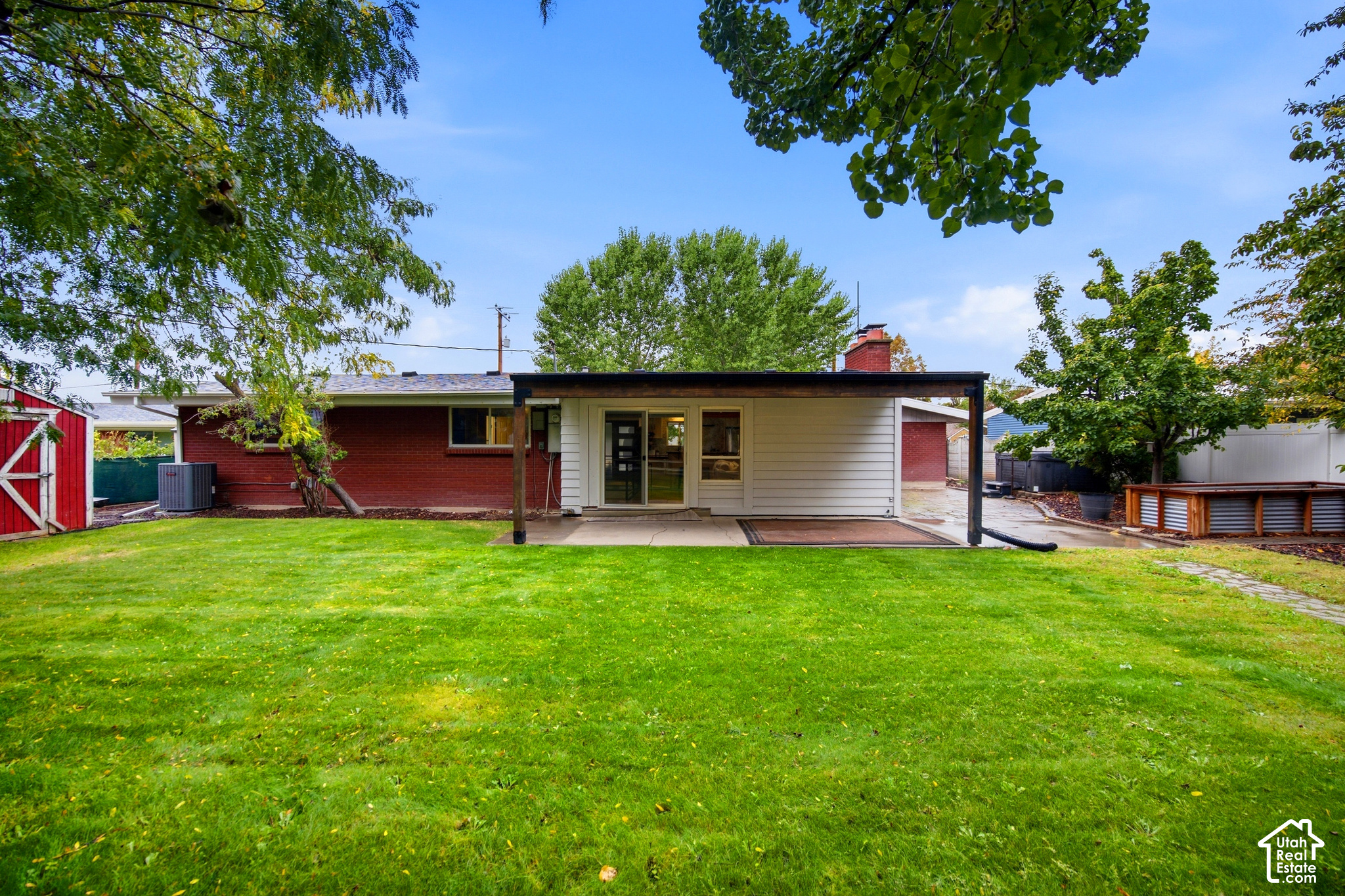main property photo 40