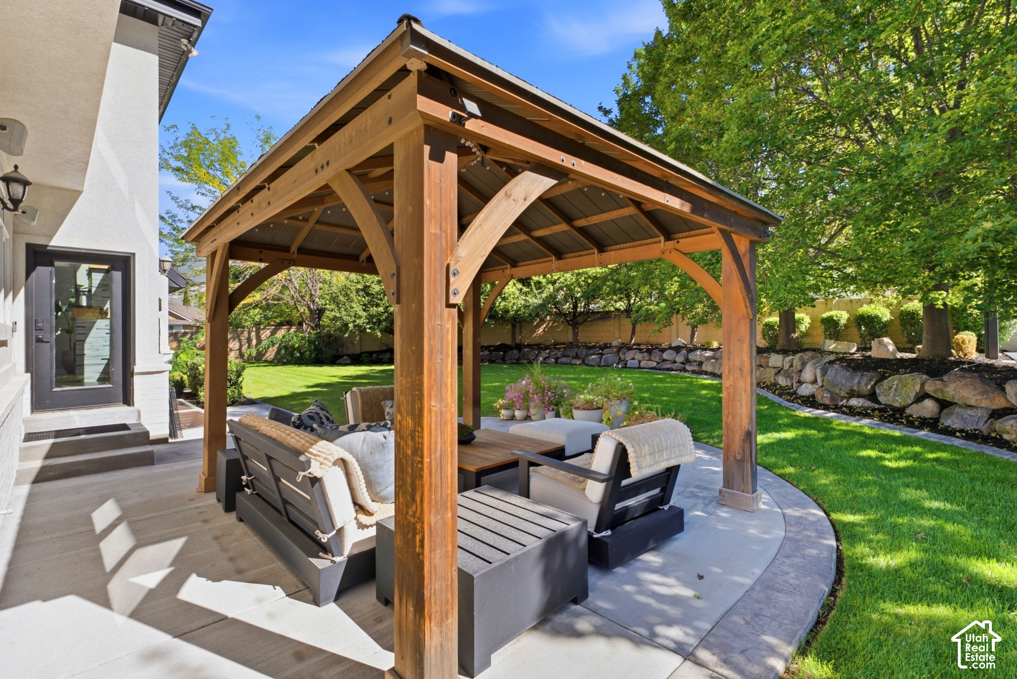 main property photo 75