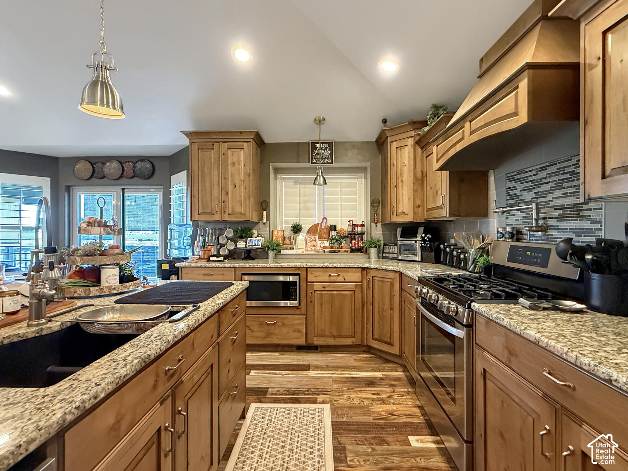 main property photo 9