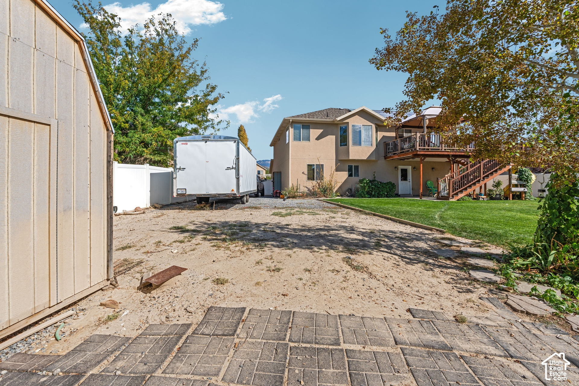 main property photo 28