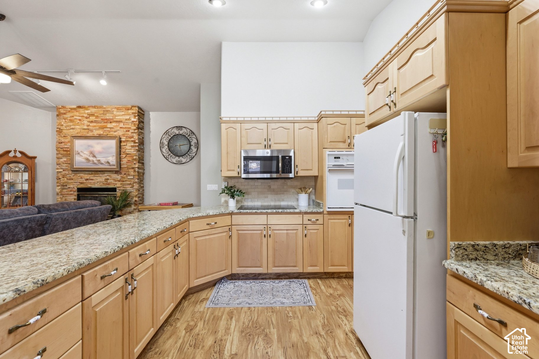 main property photo 17