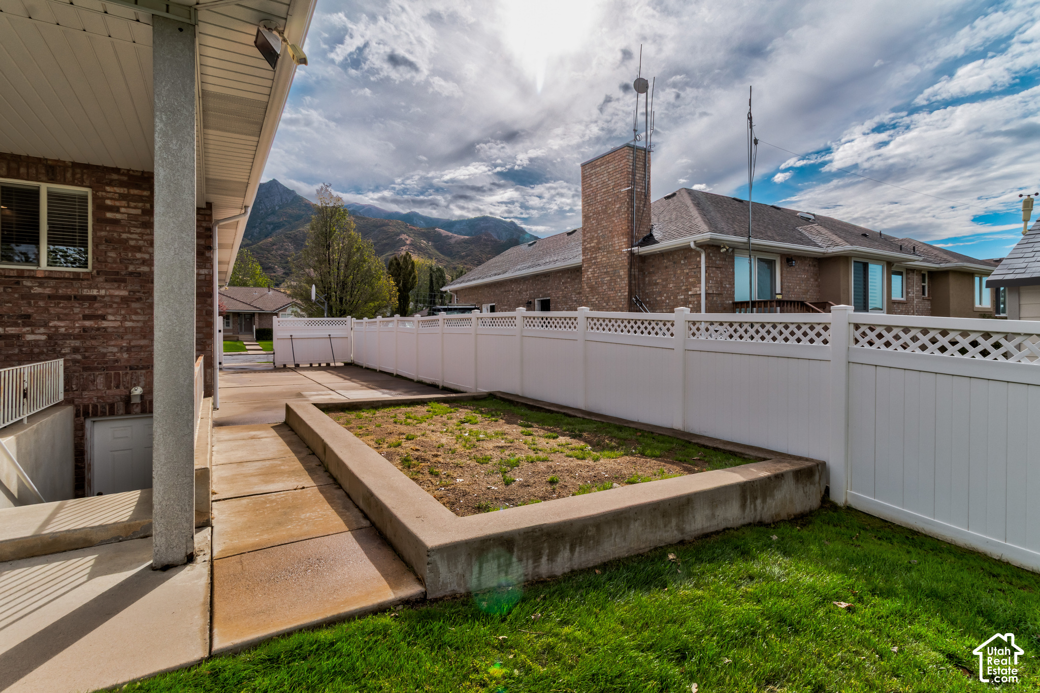 main property photo 20
