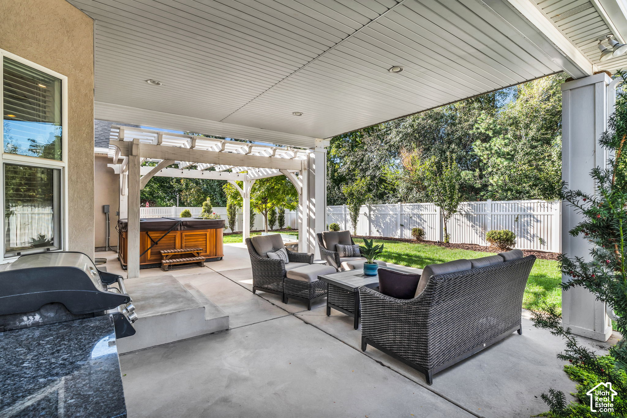 main property photo 40
