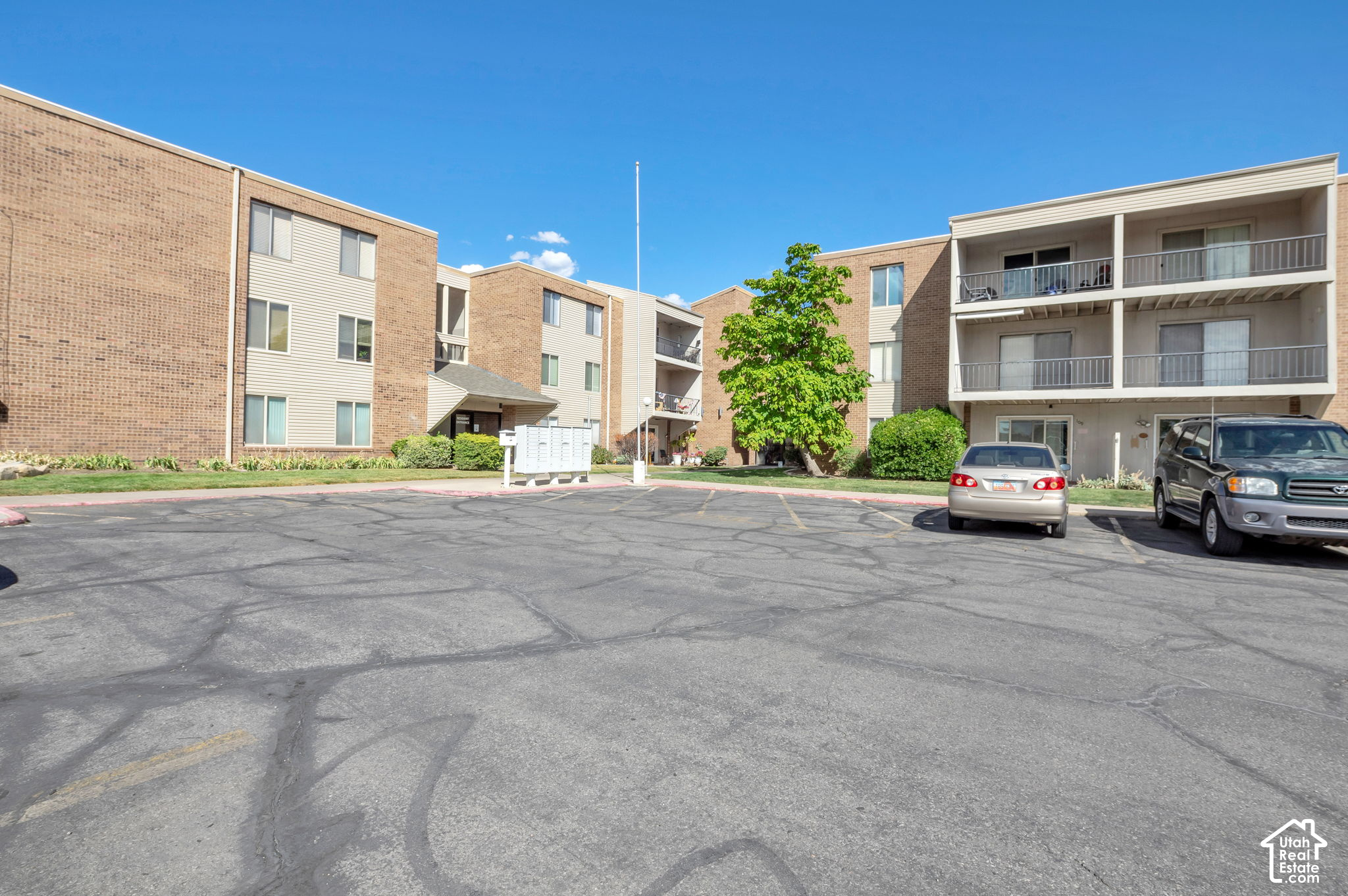 main property photo 14