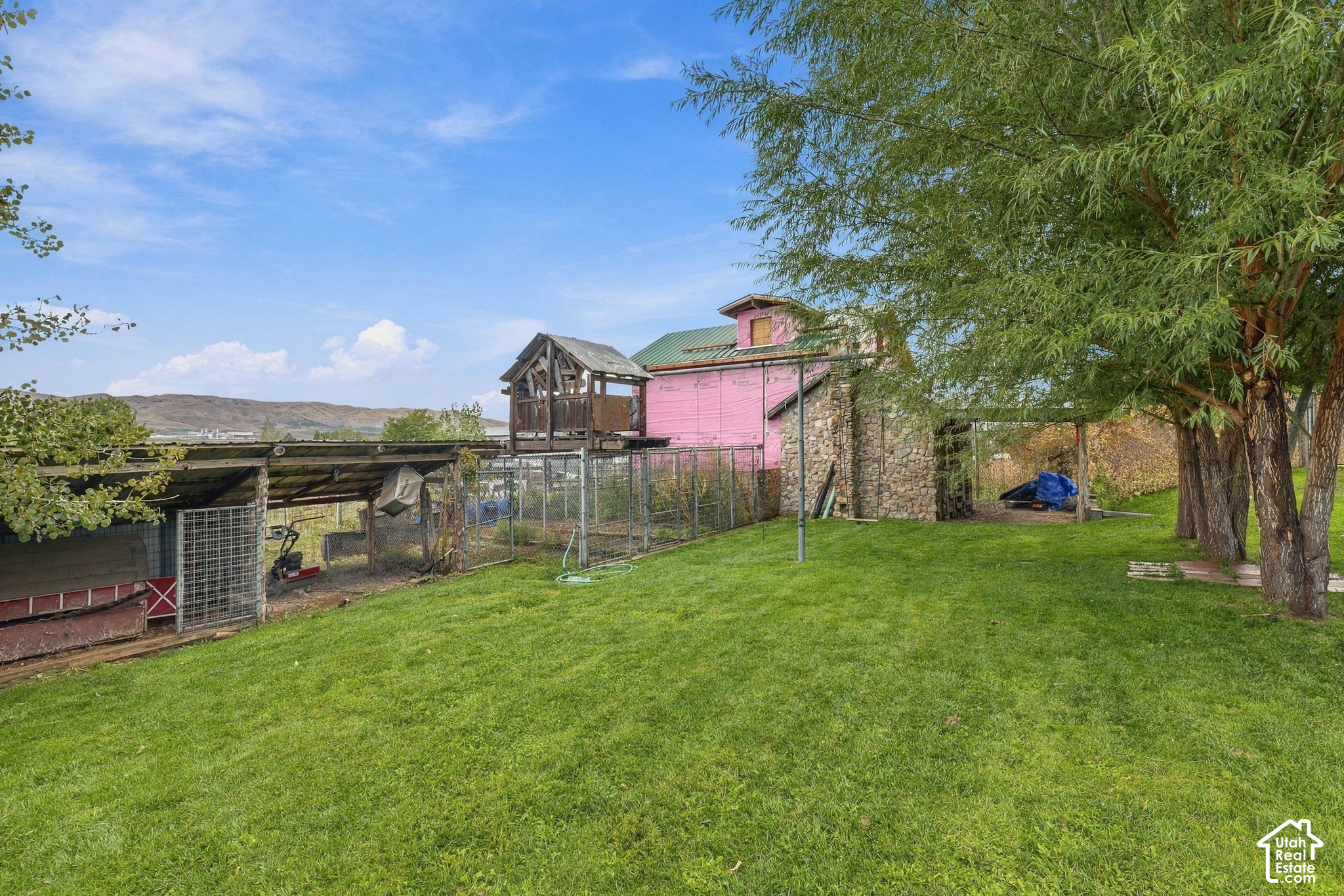 main property photo 28