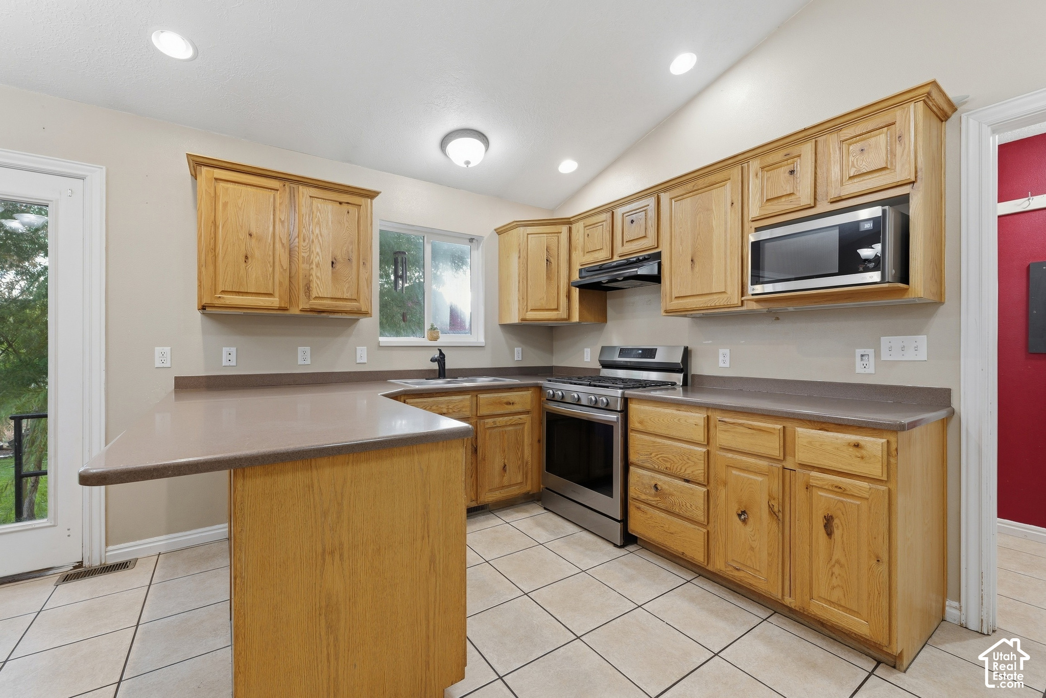 main property photo 9