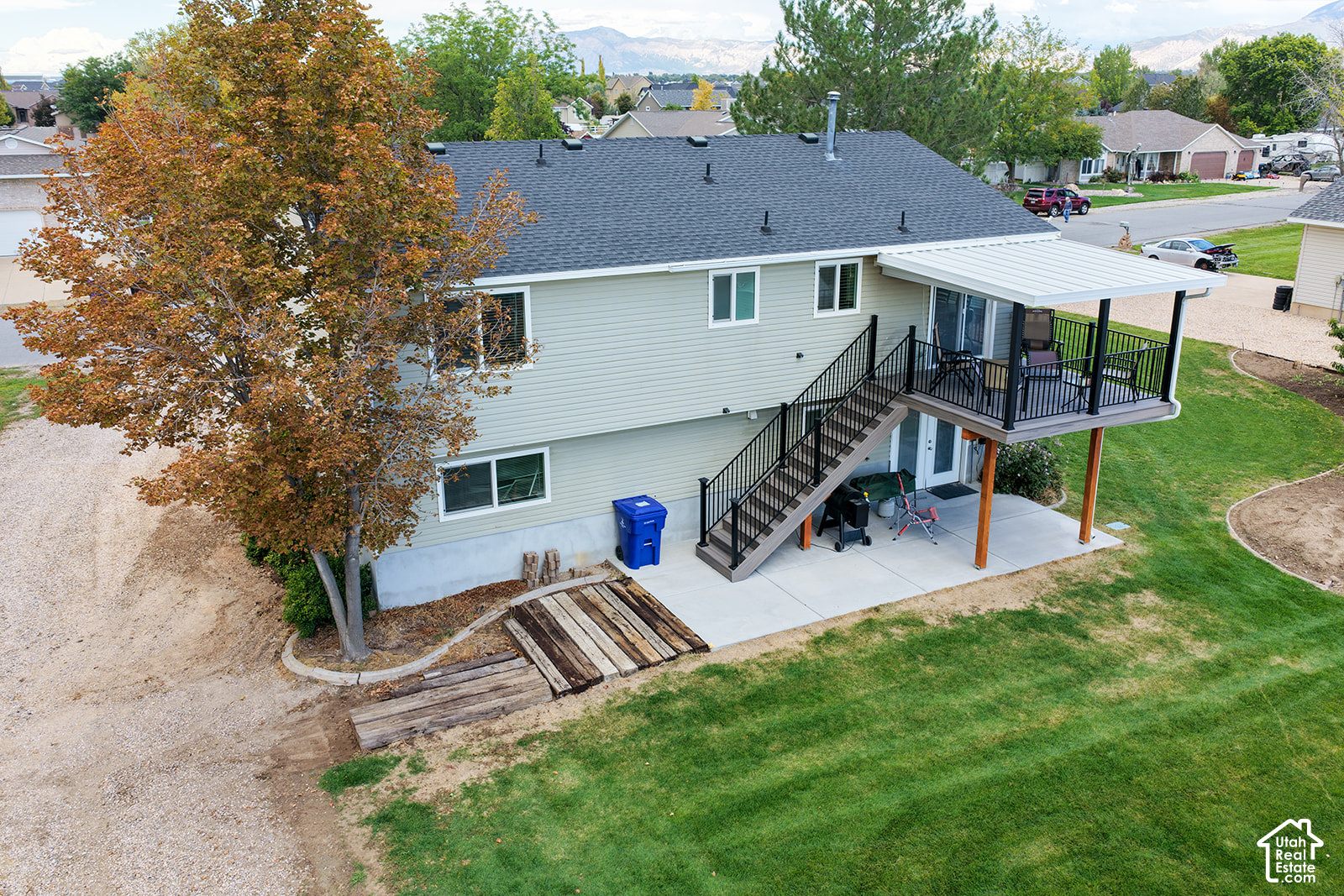 main property photo 32