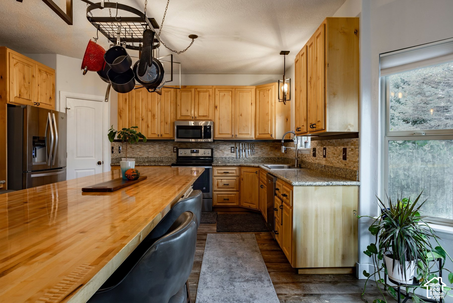 main property photo 12