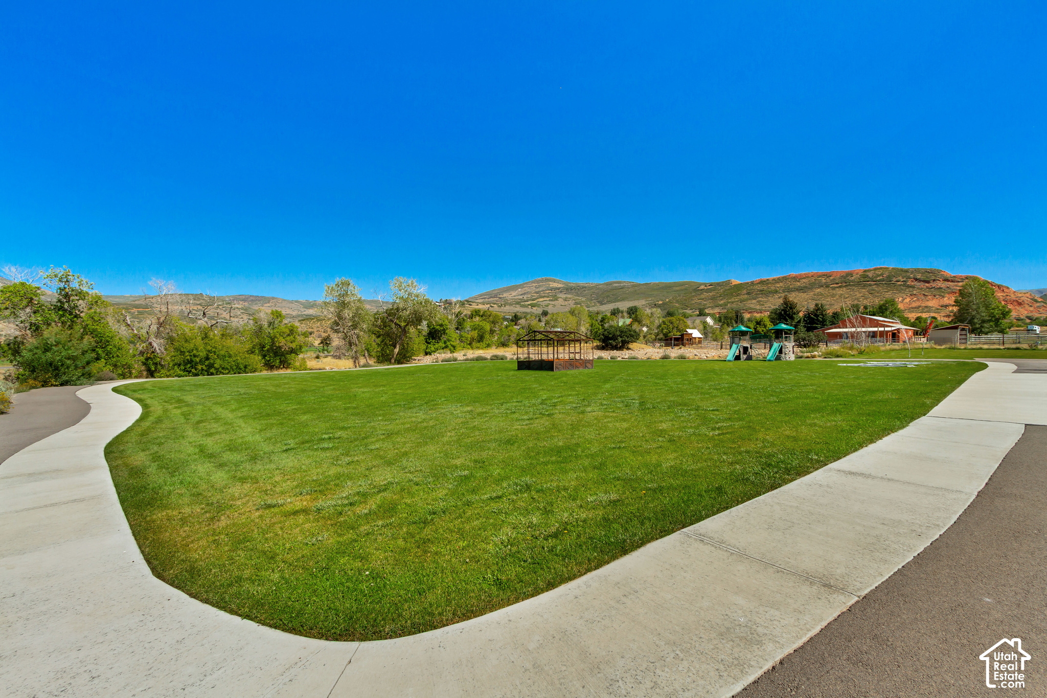 main property photo 74