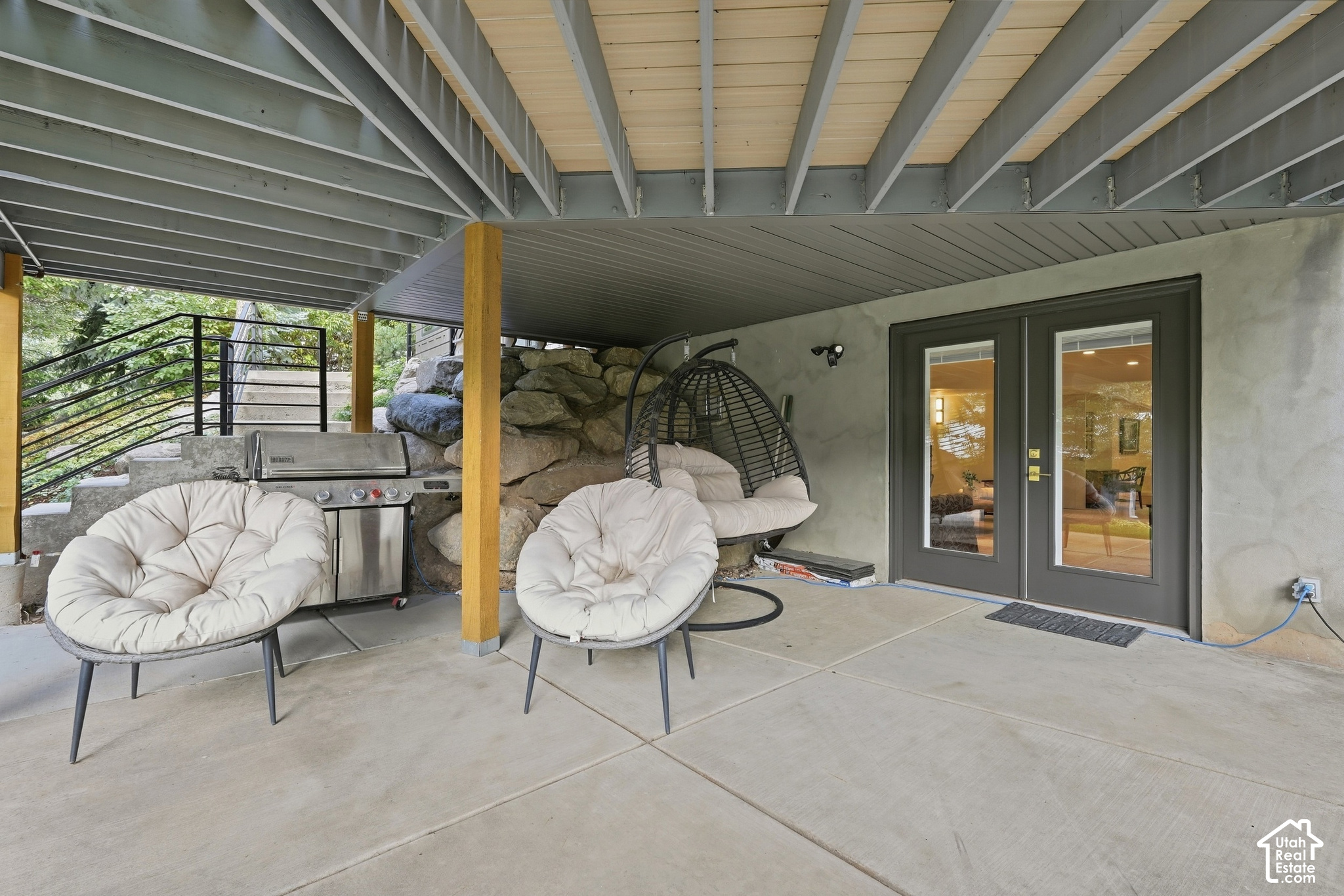 main property photo 40