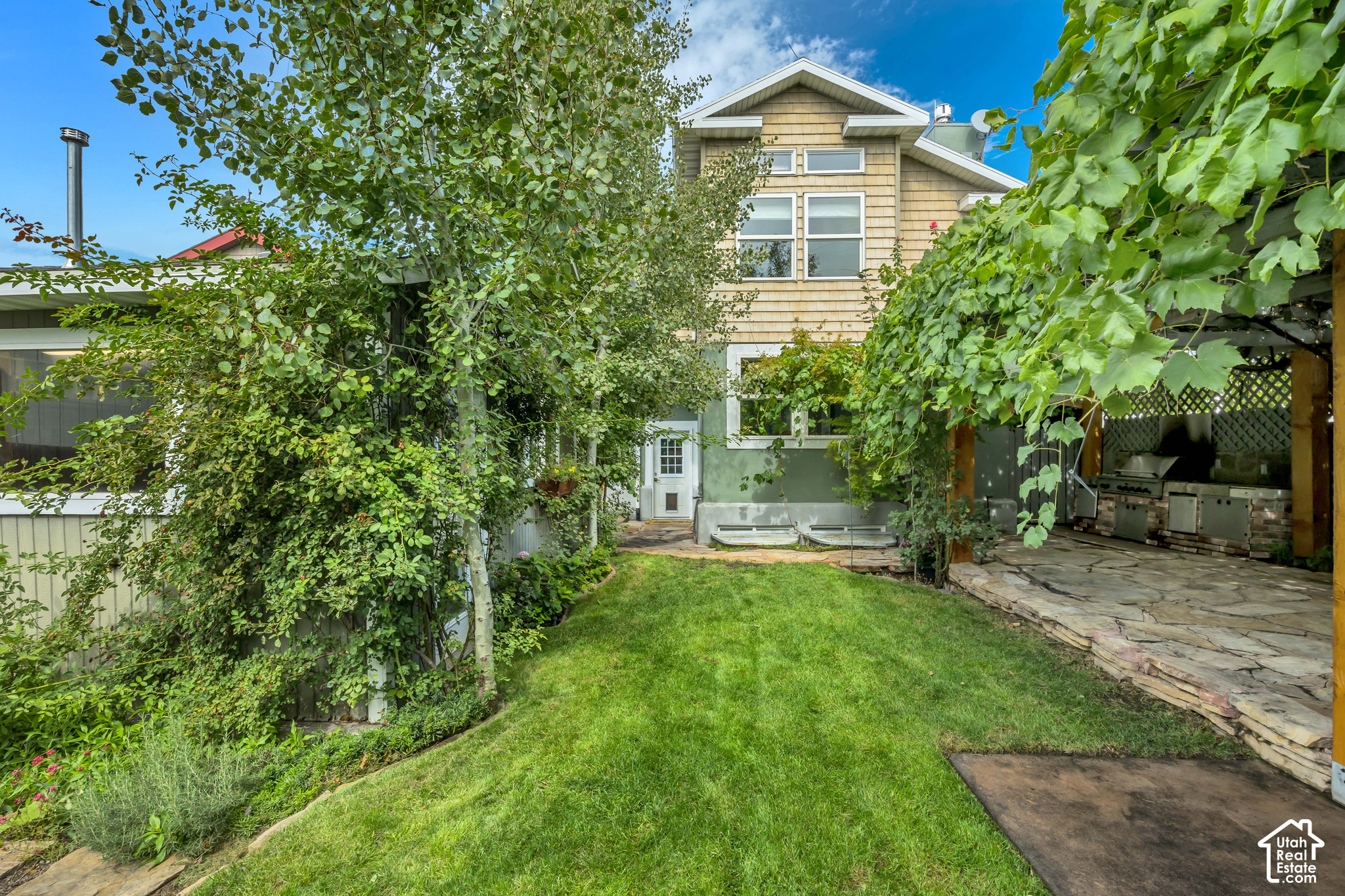 main property photo 27