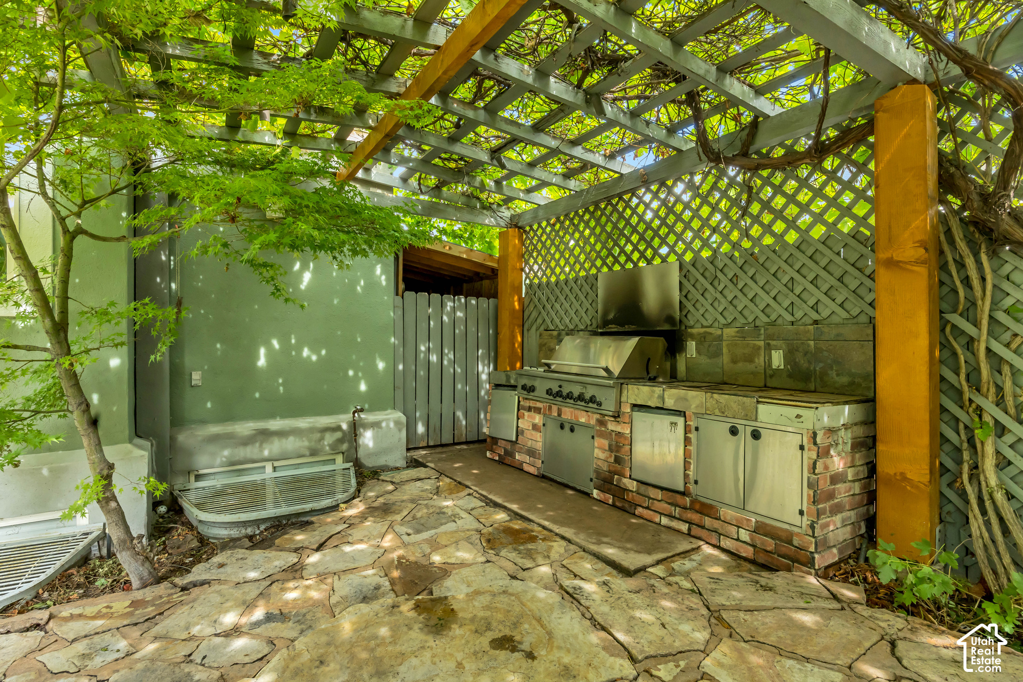 main property photo 28