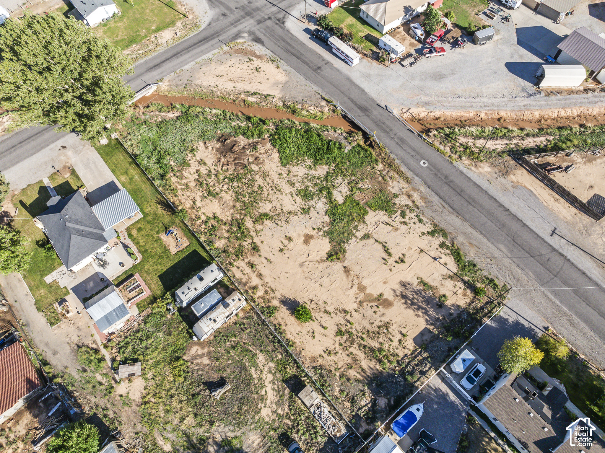 main property photo 11
