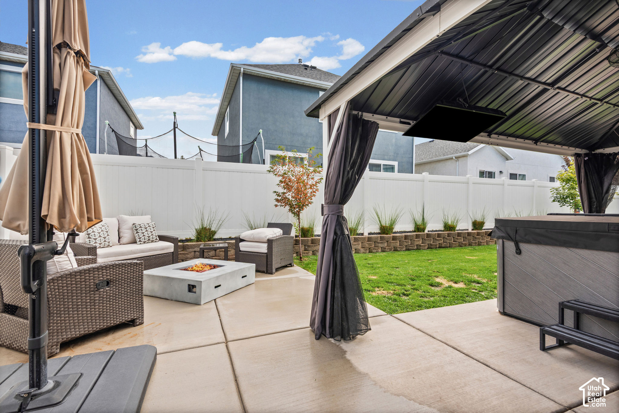 main property photo 40