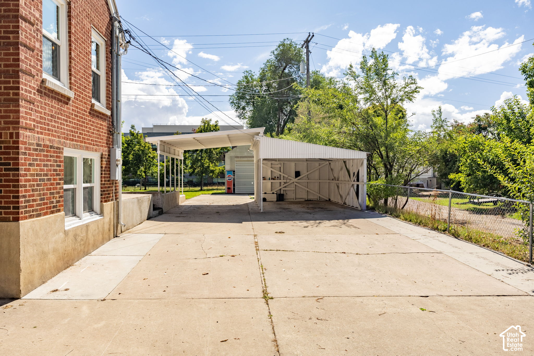 main property photo 28