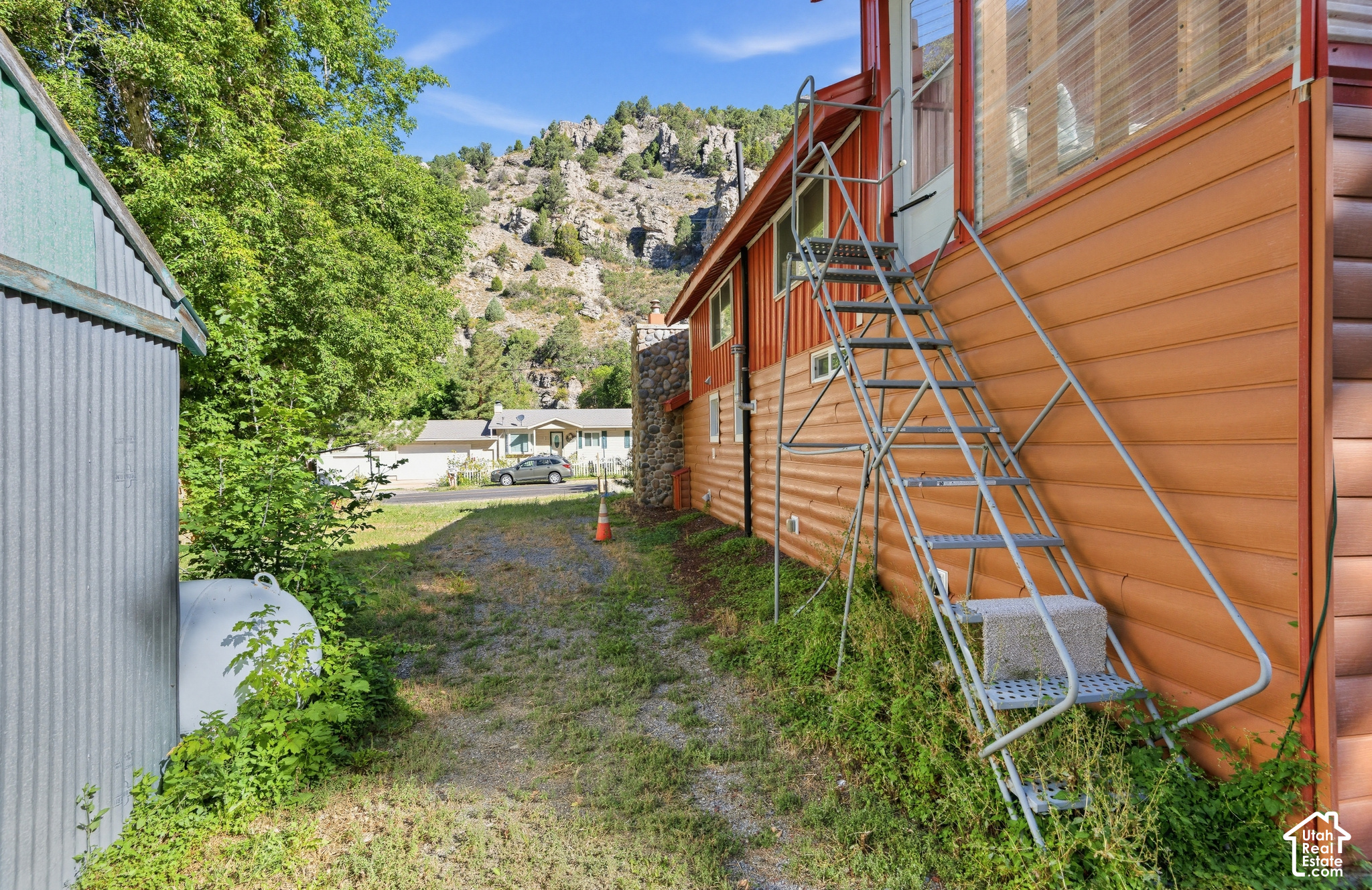 main property photo 13