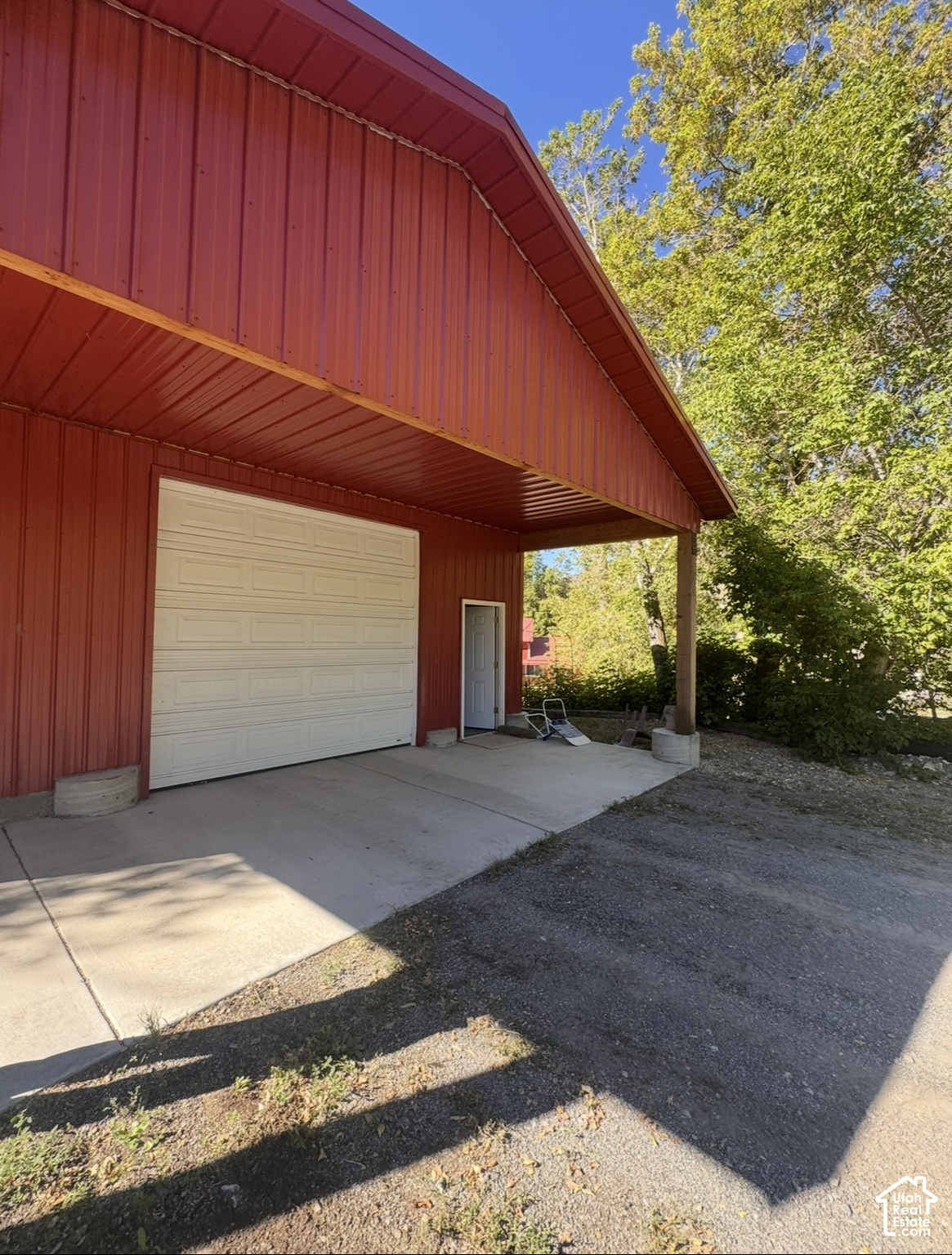main property photo 37