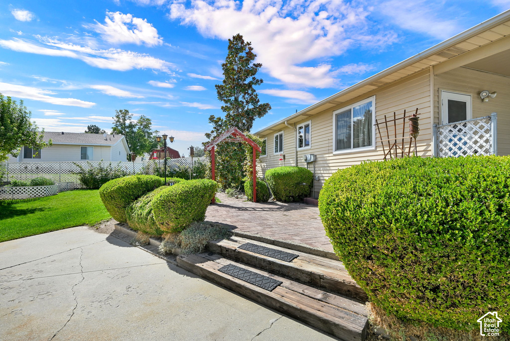 main property photo 23