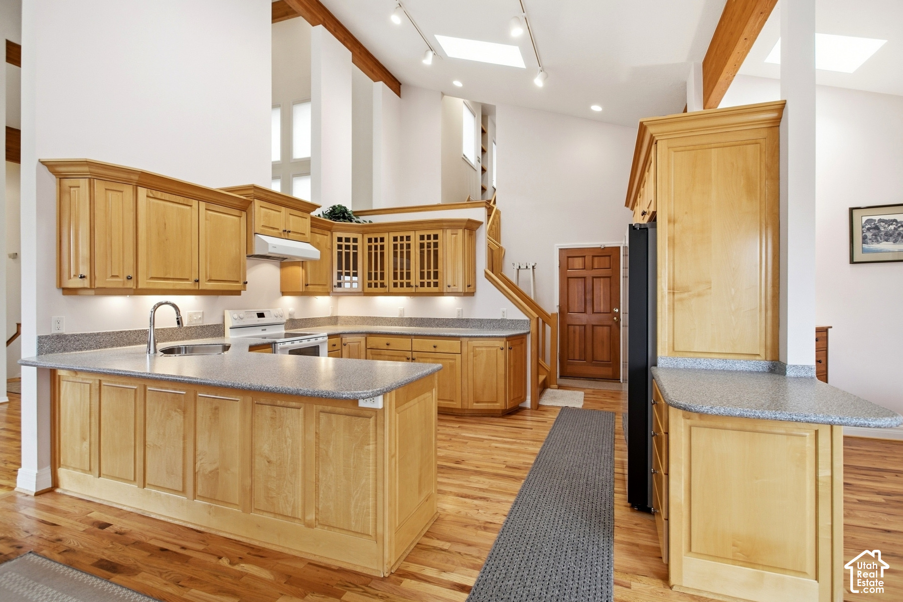 main property photo 11