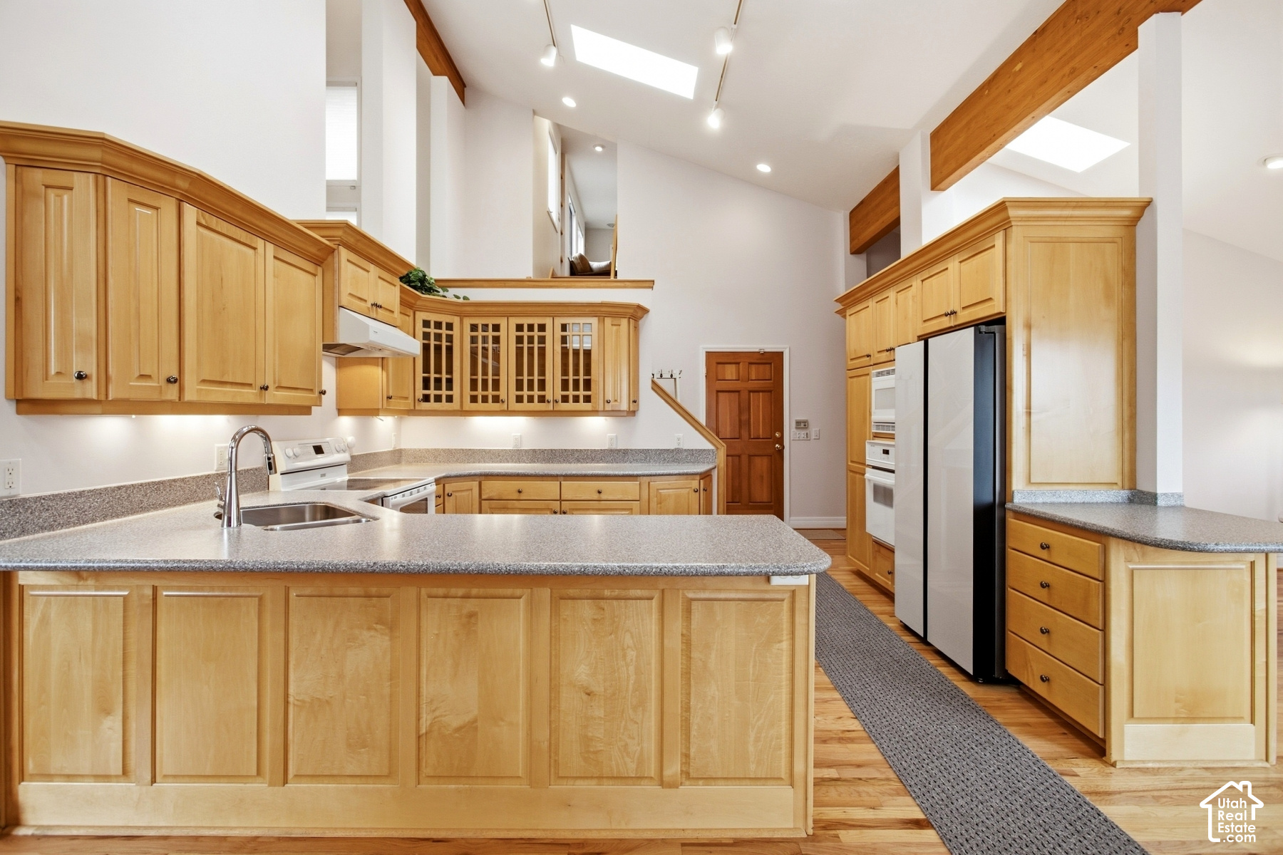 main property photo 13